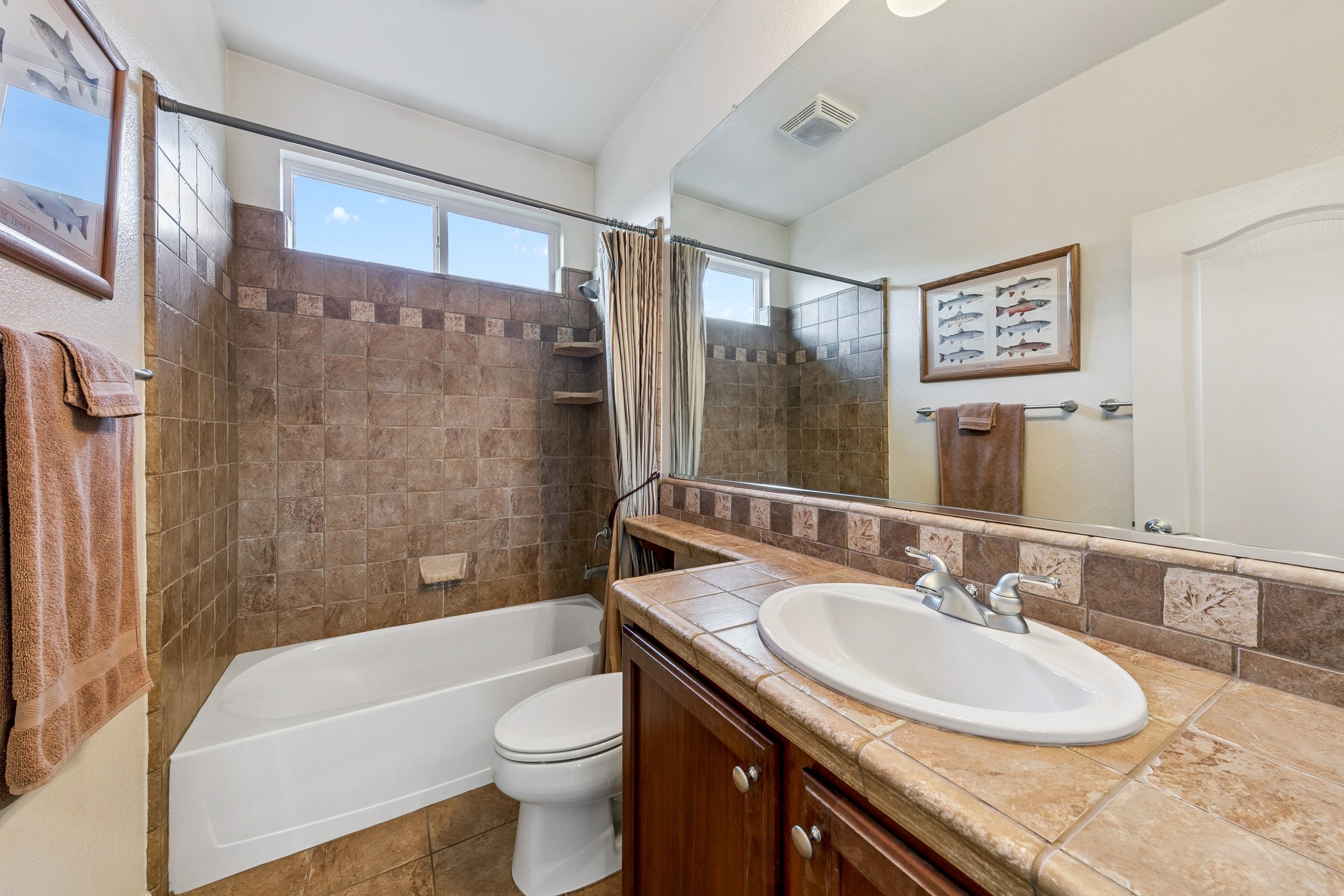 canopy-real-estate-14080-tagor-road-full-bathroom-one.jpg