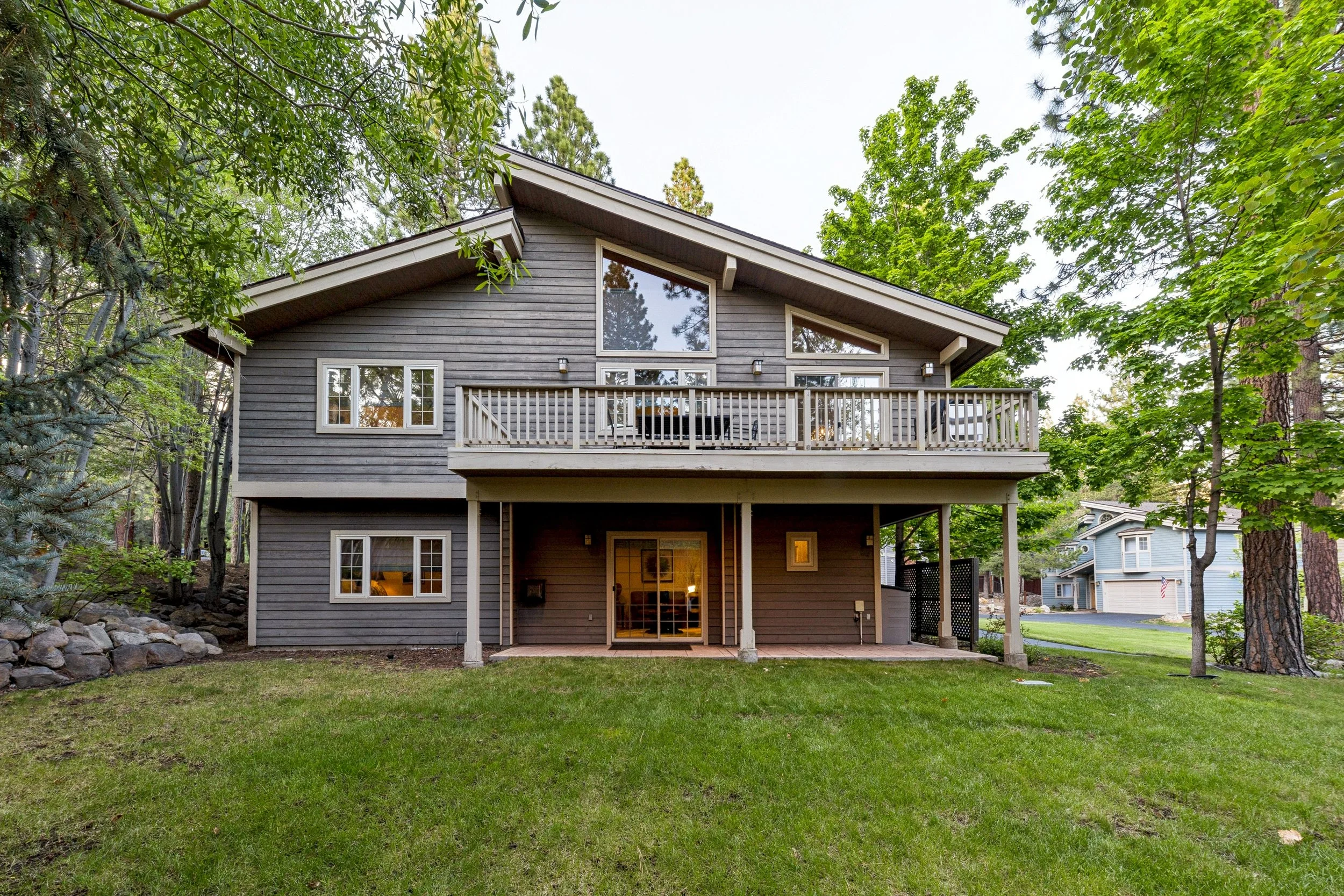canopy-real-estate-909-southwood-blvd-exterior-backyard.jpg