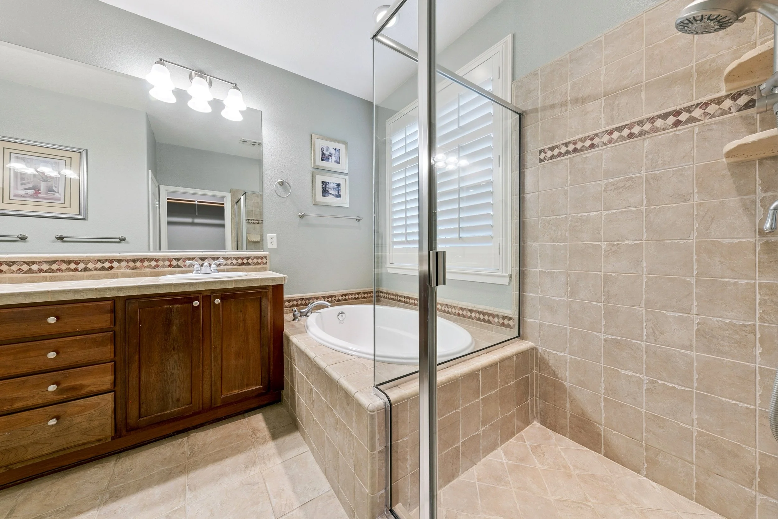 canopy-real-estate-14080-tagor-road-primary-bathroom-shower-tub.jpg