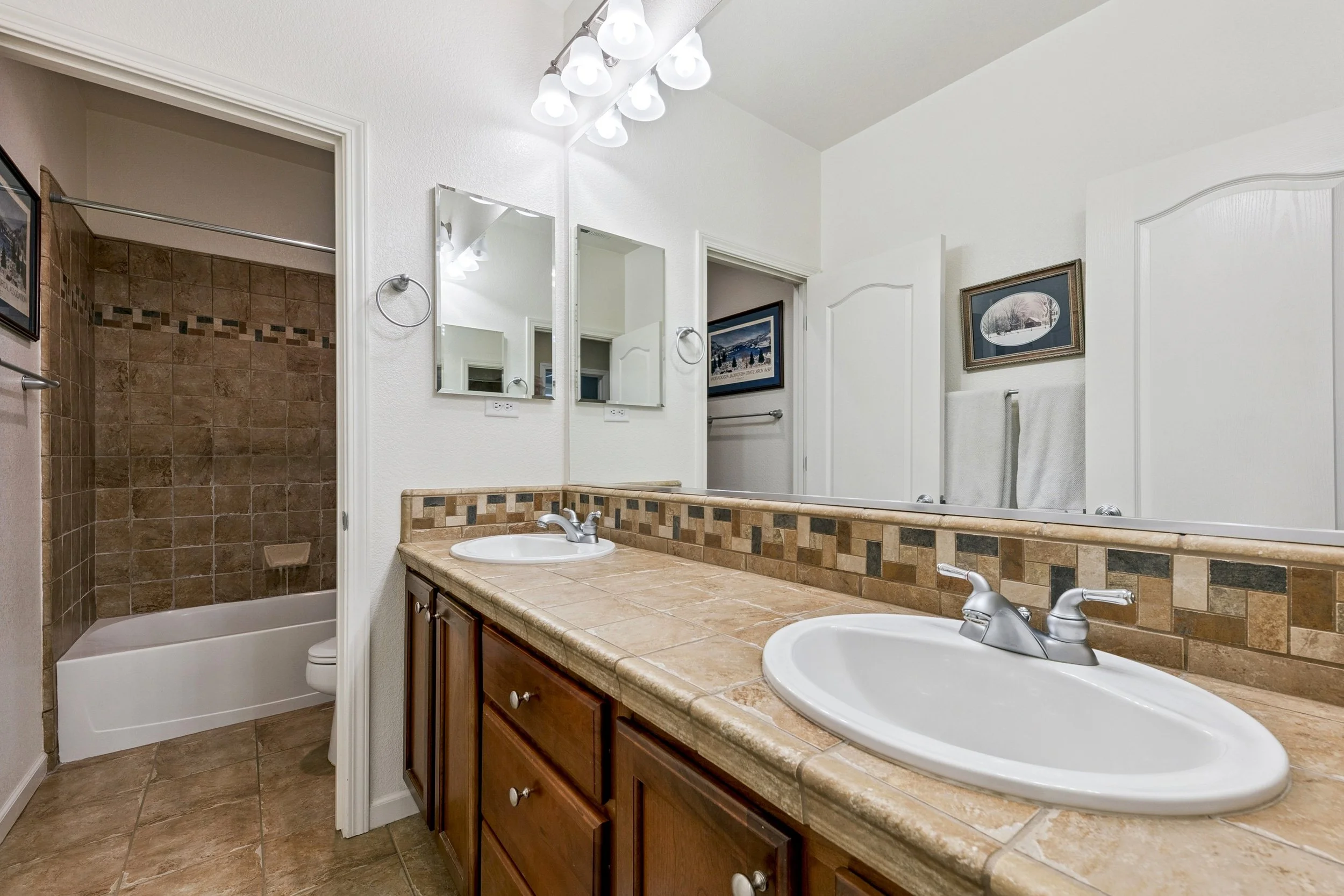 canopy-real-estate-14080-tagor-full-bathroom-two.jpg