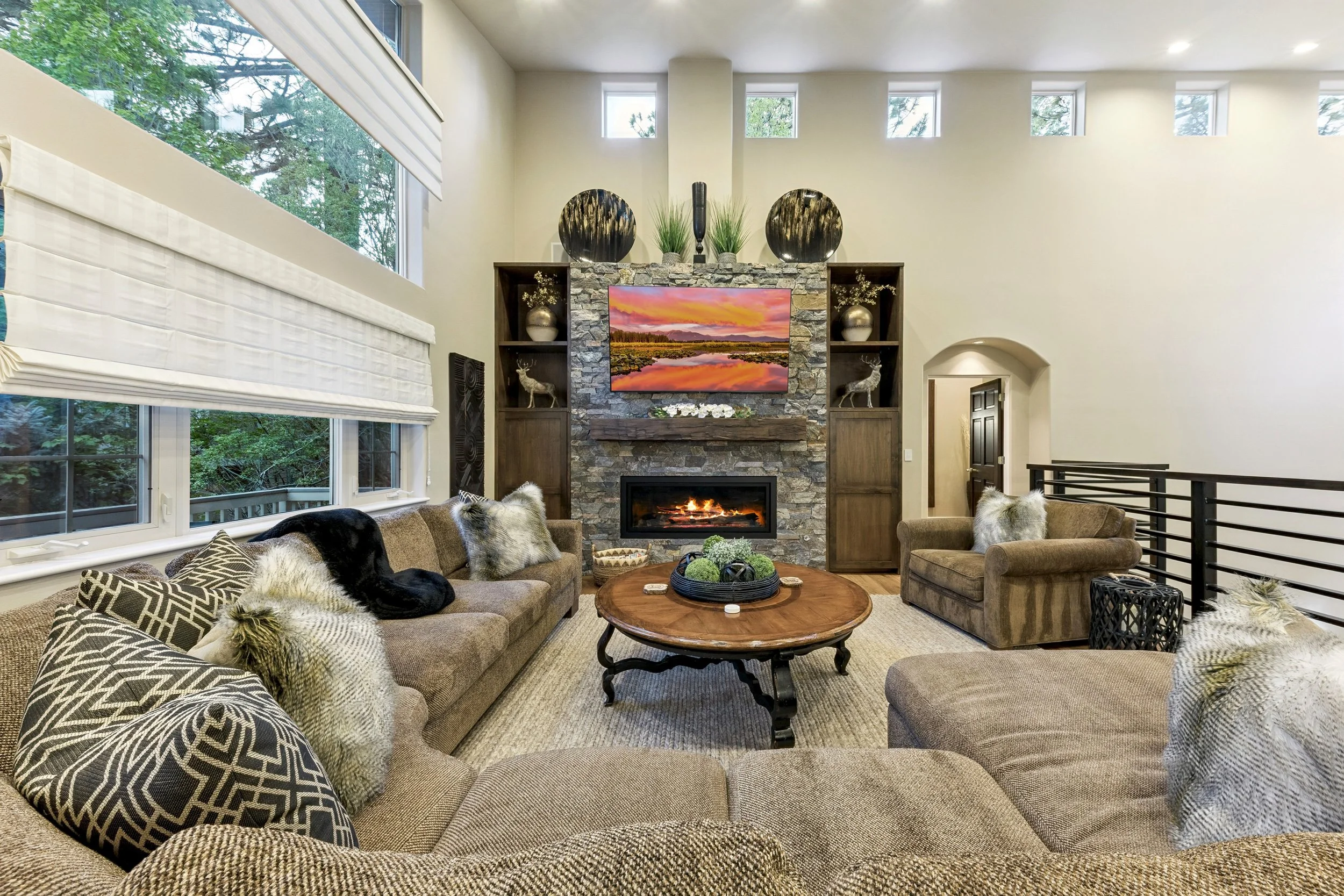 canopy-real-estate-909-southwood-blvd-family-room-fireplace.jpg