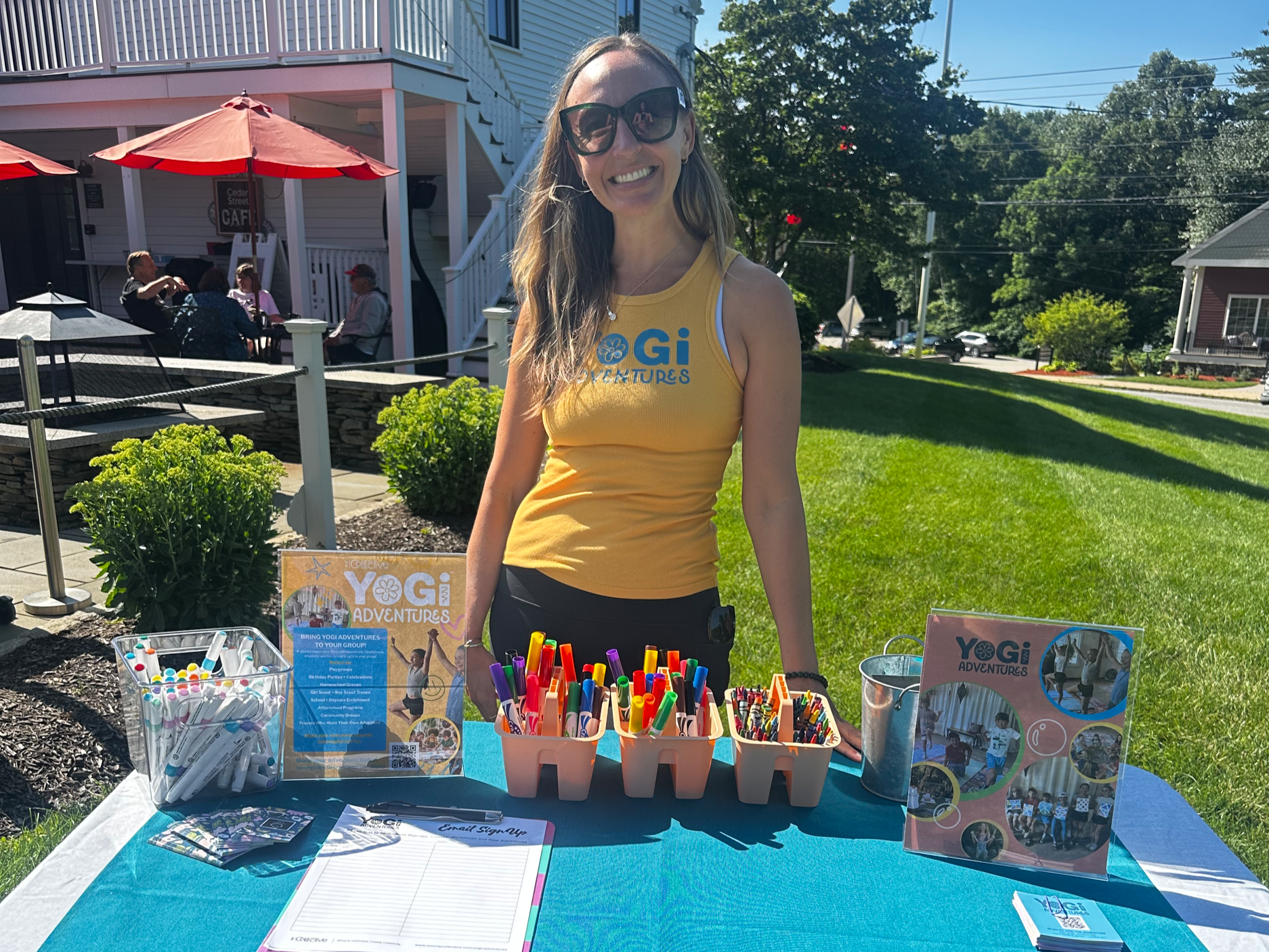 EVENT EXPERIENCE
A cohesive mix of signage, printed materials and branded elements created for in-person community events.