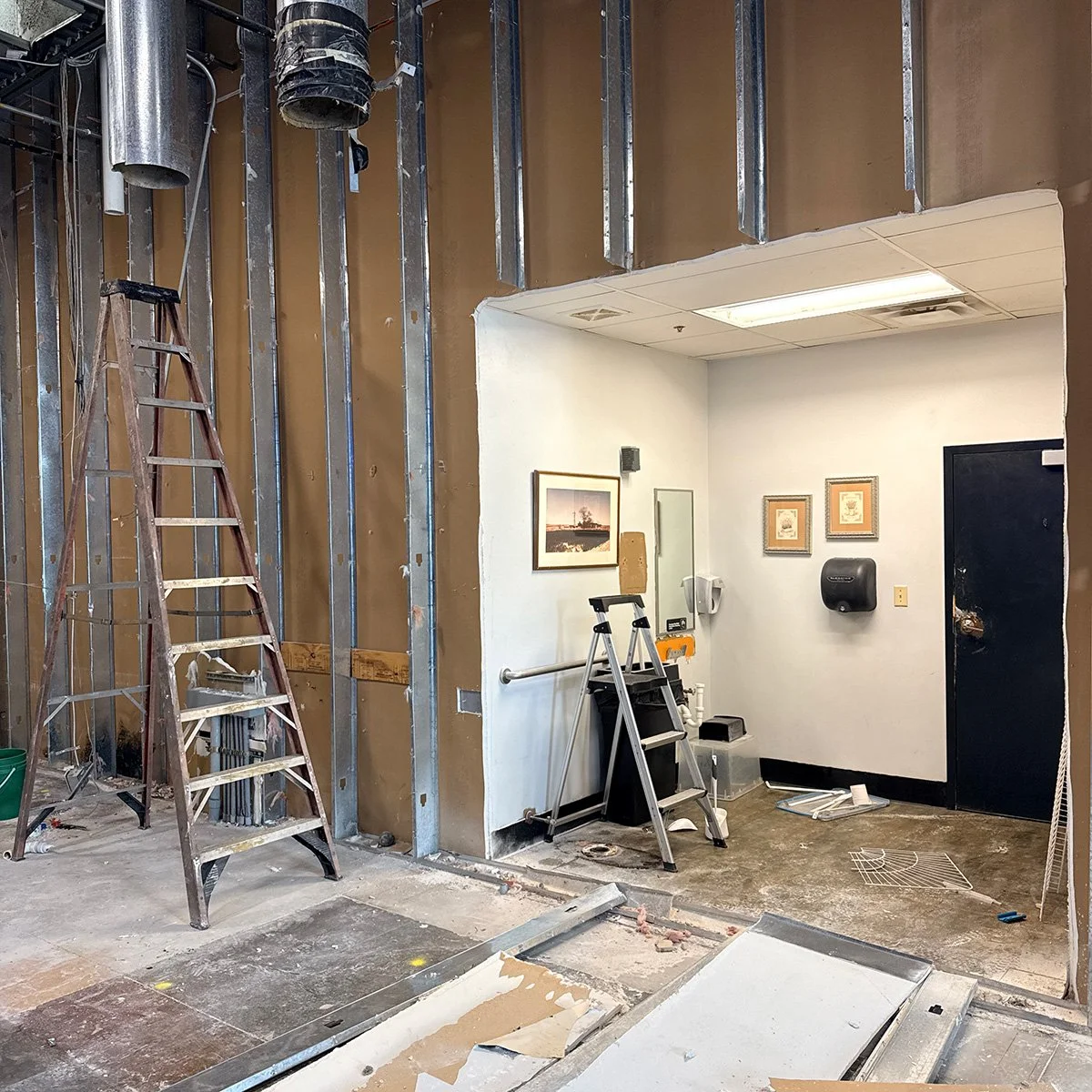 bathroom - no wall (laundromat view)-fixed1200.jpg