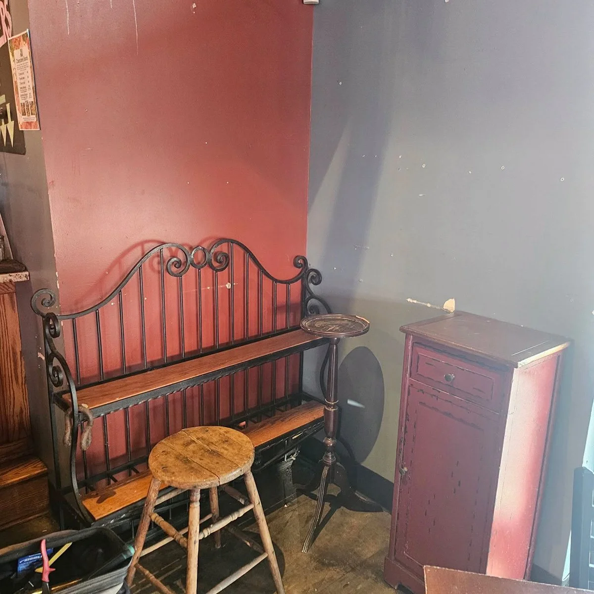 empty walls - corner1200.jpg
