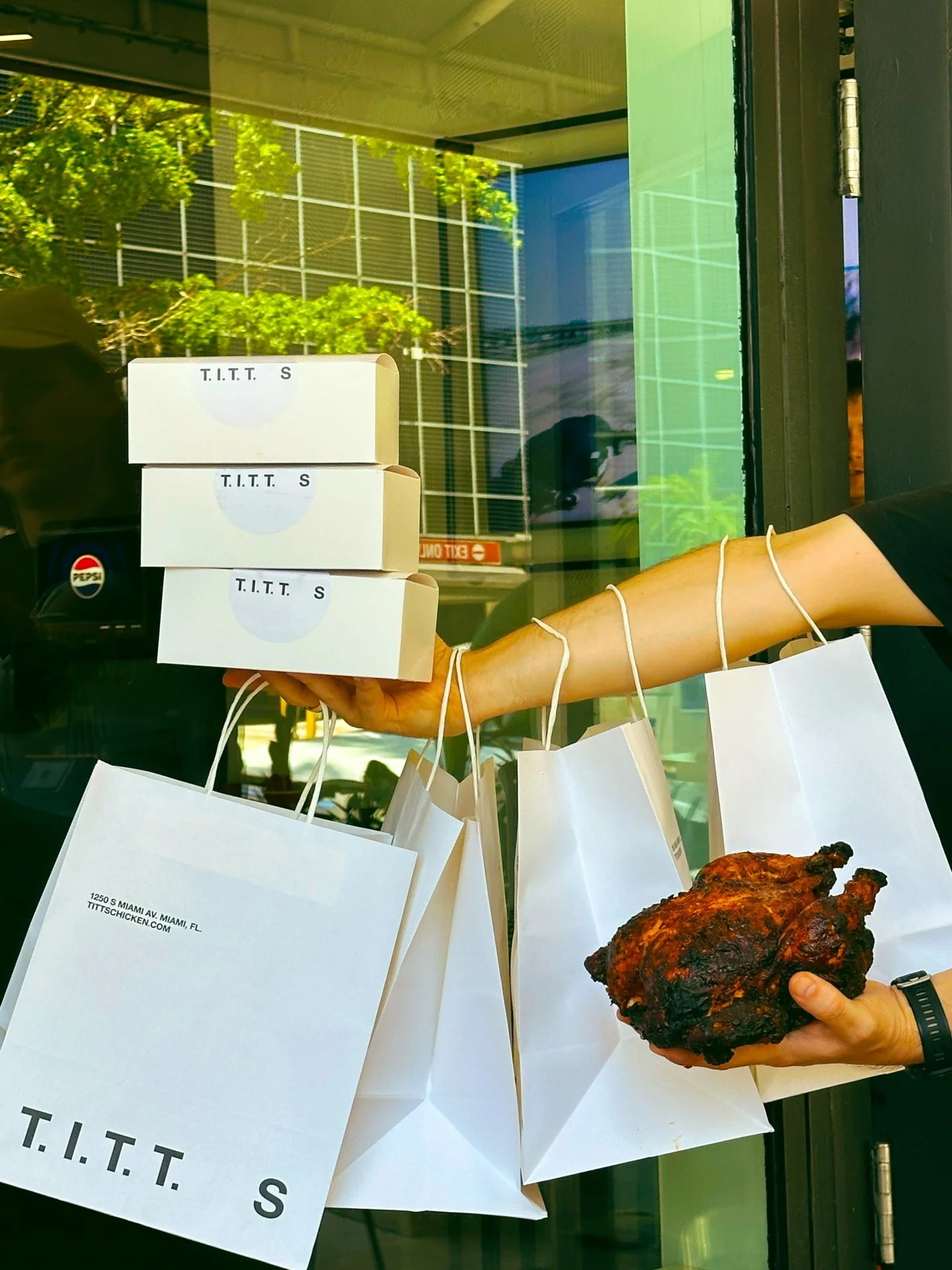 We now offer catering, ready to serve the masses. Click the link in bio. Use promo code CATERING10 for 10% off your first order. 

#friedchickenmiami  #miamifoodscene  #crispychicken  #brickellfood  #miamifood