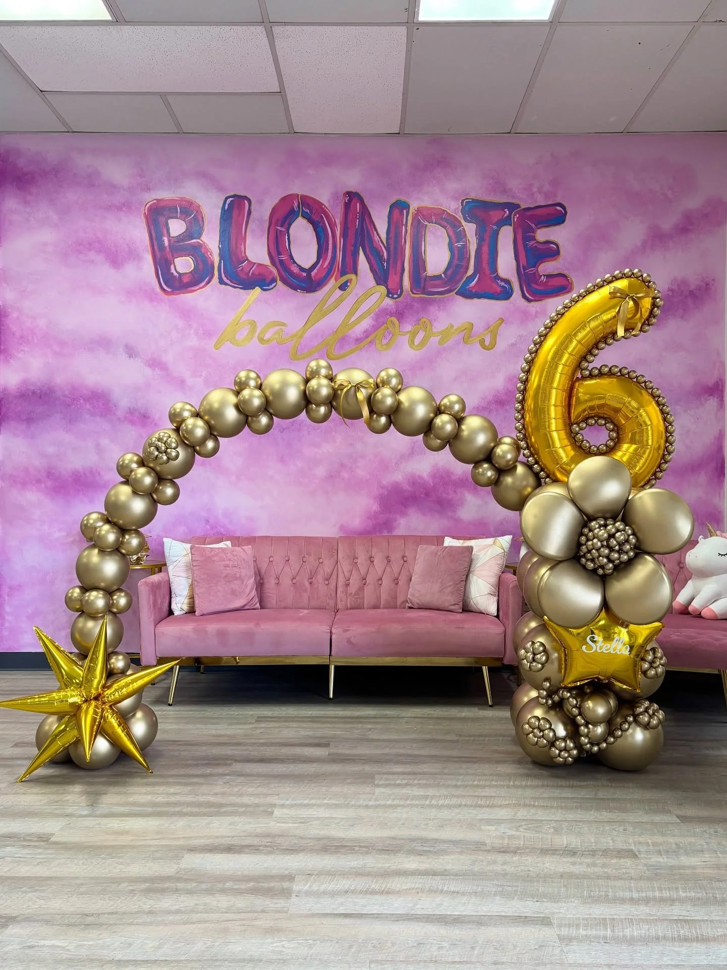 Happy Golden Birthday Stella 💛🌟
&bull;
&bull;
&bull;
#balloons #balloonart #balloonarch #balloongarland #blondieballoons #shoplocal #smallbusiness #houmaballoonartist #louisianaballoonartist #nolaballoonartist #neworleansballoonartist #brballoonart