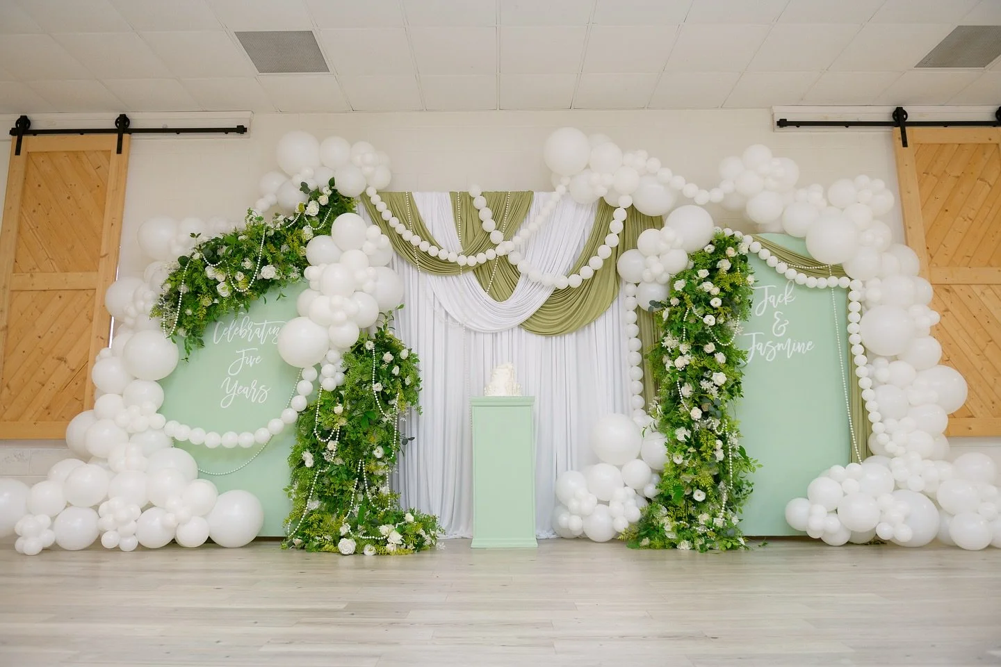 Our dreamy 5th Wedding Anniversary backdrop 🤍💍🌿
📸: @channing_candies_photography 
Venue: The Oaks
Cake: @chezcakebakery 
Flower wall: @ubackdropforevent 
Balloons, backdrops, drapes: @blondieballoons_ 
&bull;
&bull;
&bull;
#balloons #balloonart #