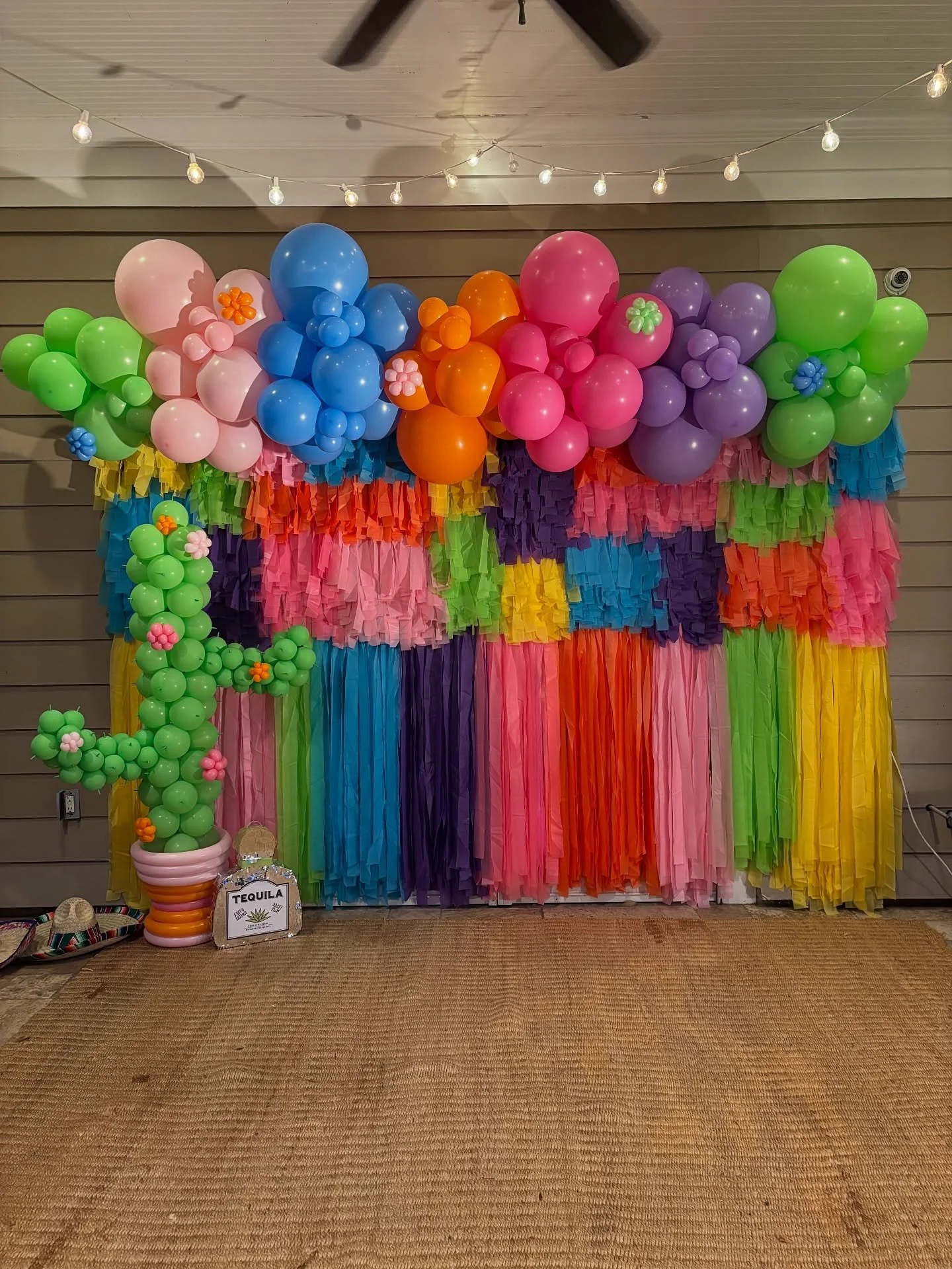 Fiesta pt 2 featuring a balloon cactus in a vase 🪅💕
&bull;
&bull;
&bull;
#balloons #balloonart #balloonarch #balloongarland #blondieballoons #shoplocal #smallbusiness #houmaballoonartist #louisianaballoonartist #nolaballoonartist #neworleansballoon