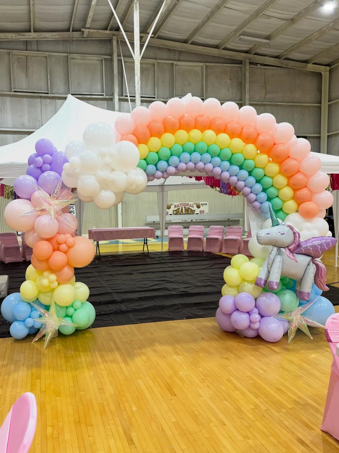 Unicorns and Rainbows 🦄🌈💕

Colors: @betallic pastel matte line 

#blondieballoons #unicornbirthday #balloonrainbow #pastelrainbowballoons #unicornballoons