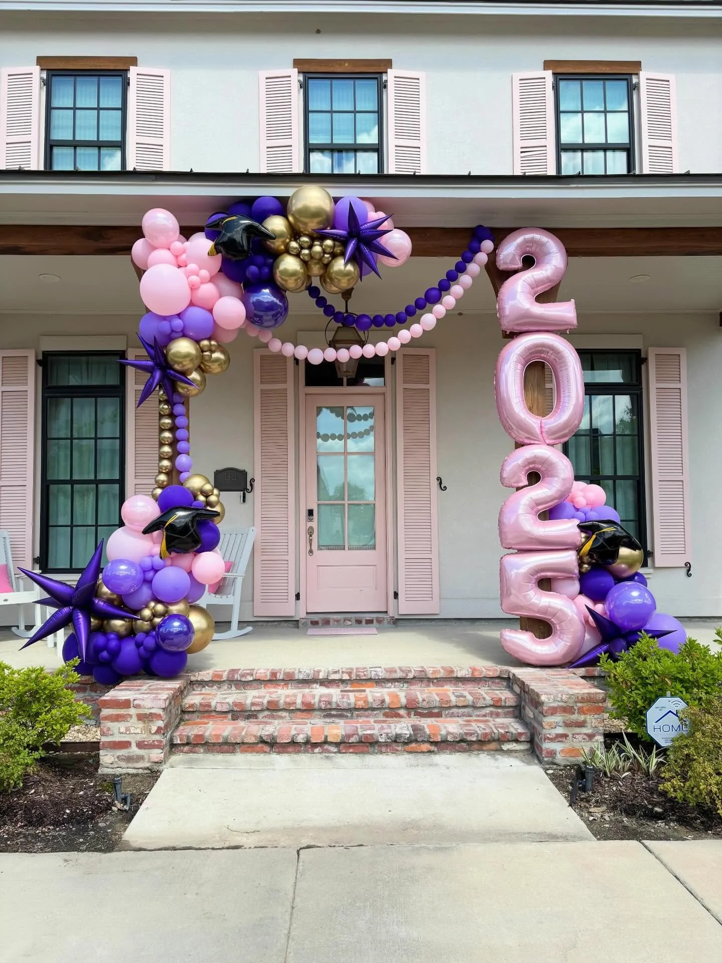 Graduation season is right around the corner and we can&rsquo;t wait to help you celebrate! 🎓🎈 

Book now before spots fill up! 985-360-8719 

#blondieballoons #graduationballoons #louisianaballoonartist #graduationbackdrop #houmaballoonartist