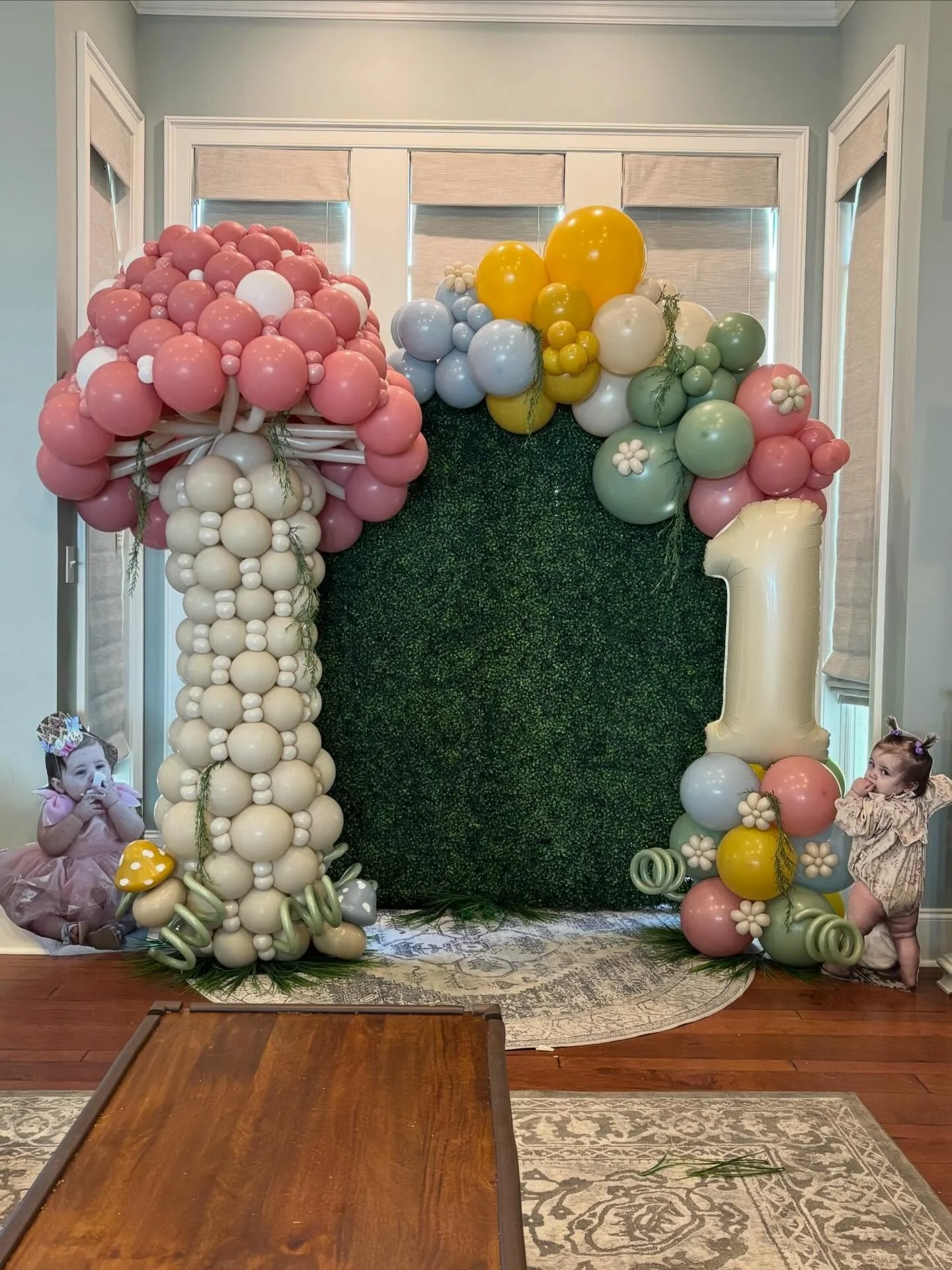 A Fairy First Birthday 🍄🧚&zwj;♀️🌼
This giant mushroom was TOO cute!!!! 

#blondieballoons #mushroomballoons #fairyfirstballoons #balloonmushroom #fairyfirstbirthdaybackdrop