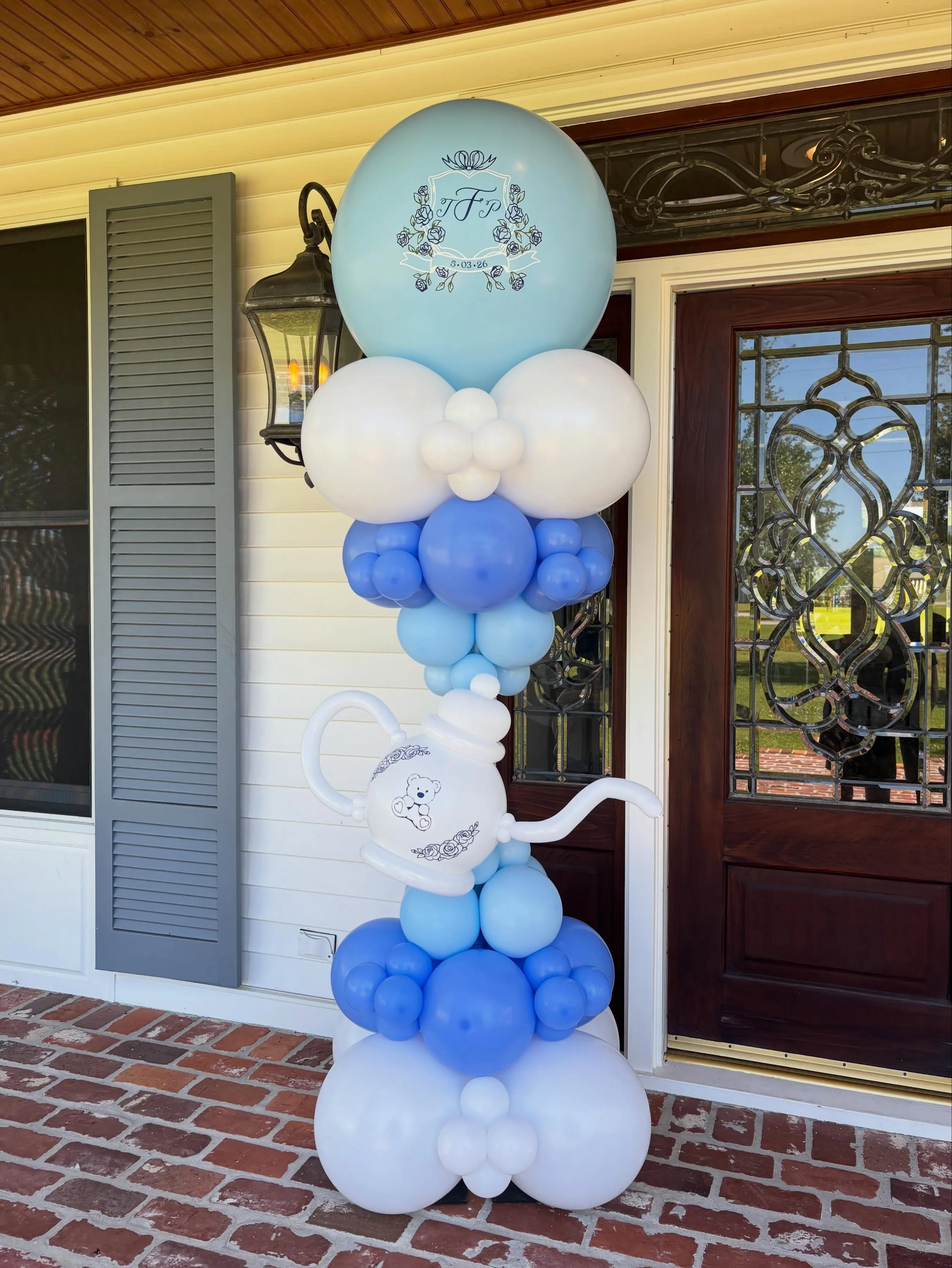 Welcoming Baby Theodore with a tea party 🩵🫖🧸 
Lex did a fantastic job making this stunning layered vinyl! 

#blondieballoons #balloonteapot #teapartyballoons #balloonpillar #customvinyl
