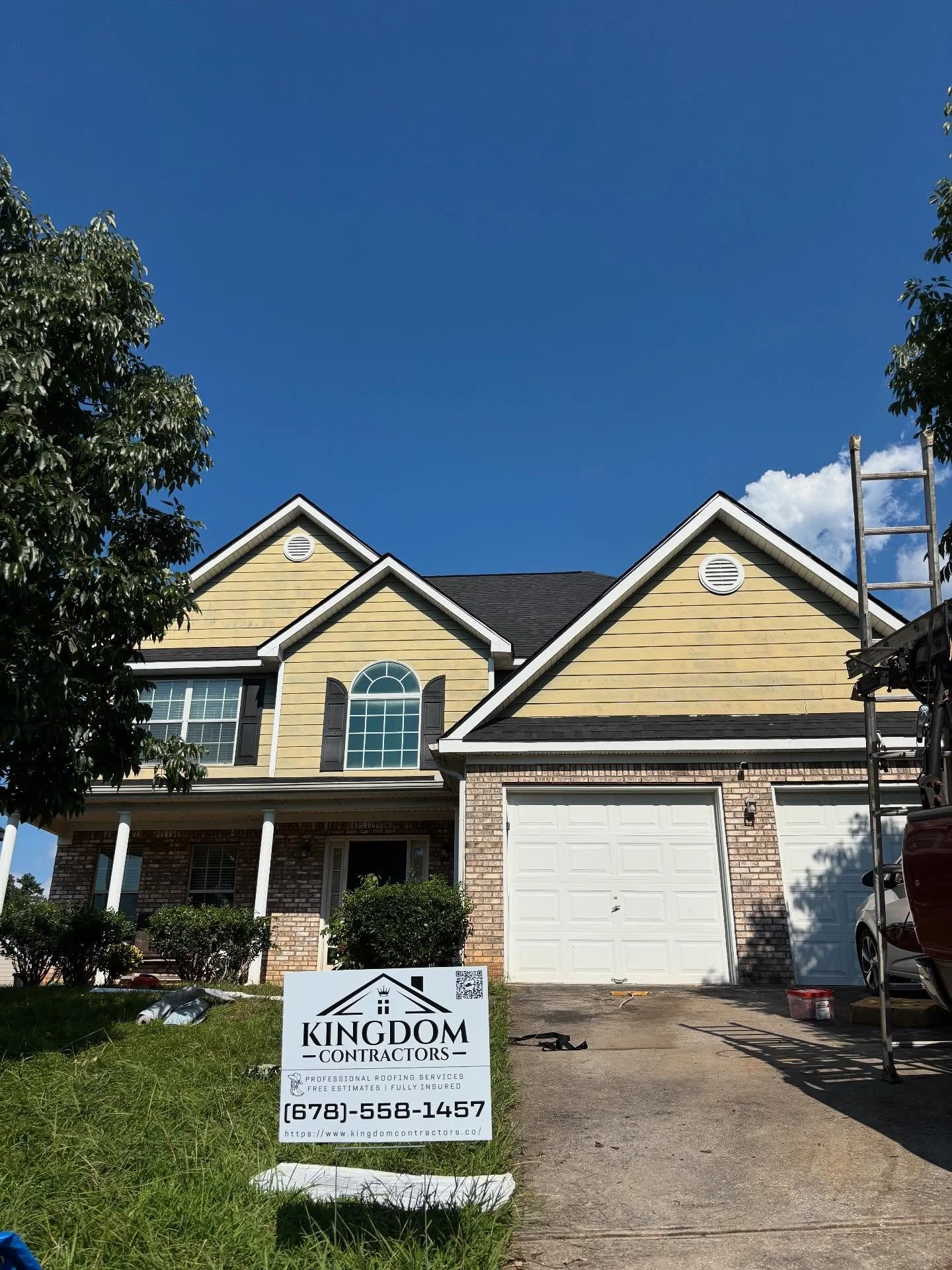 Another roof completed! ✨
At Kingdom Contractors LLC, we primarily install GAF roofing products for their proven quality and durability.

However, this homeowner requested a 30-year Tamko roofing system and we were glad to make it happen! ✅ From sour