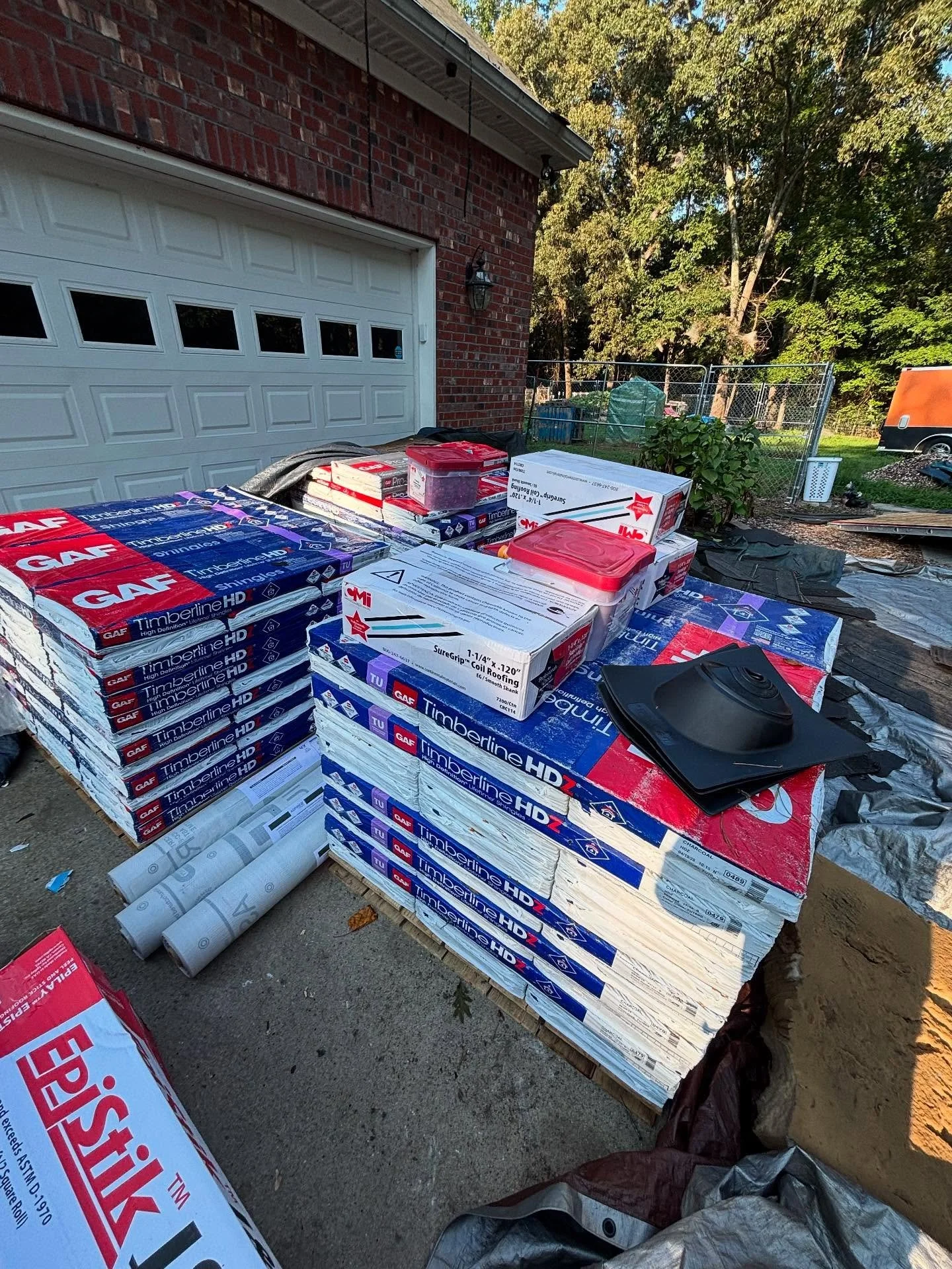 40 sq roof replacement with GAF Timberline HDZ (Charcoal) 🔨🏠
Our team handled everything from tear-off to installation, making sure every shingle is perfectly placed for durability, protection, and lasting performance.

Fast &amp; professional that