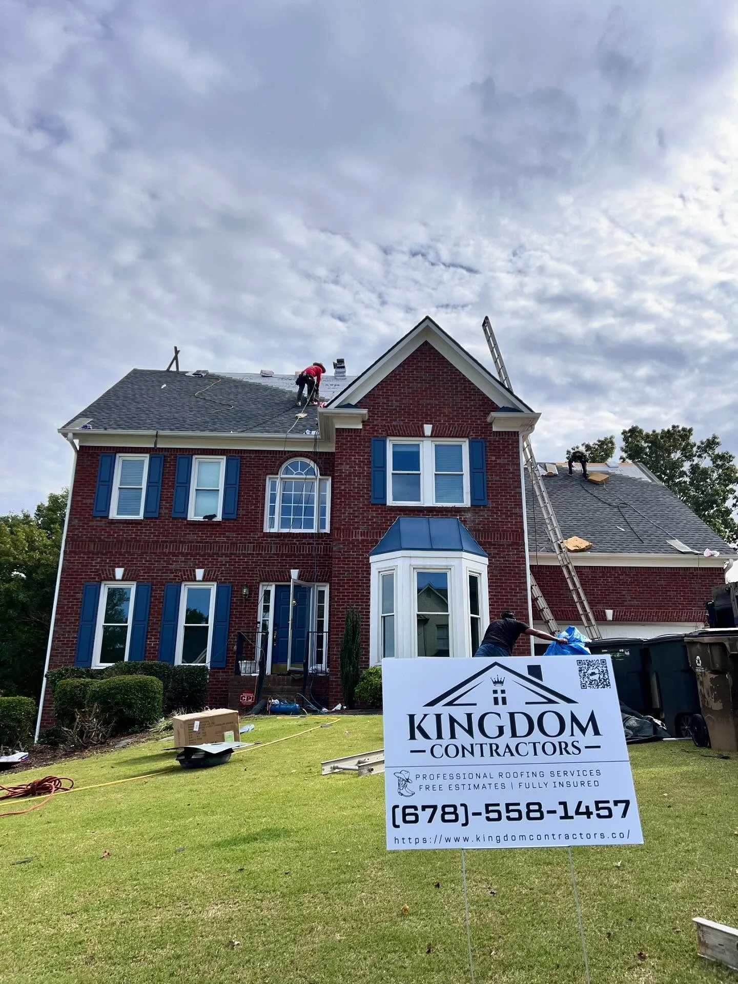 Most people don&rsquo;t realize your roof does more than keep the rain out &mdash; it protects your entire home from heat, humidity, and storm damage. That&rsquo;s why choosing the right shingle matters.

We use GAF Timberline HDZ shingles, America&r