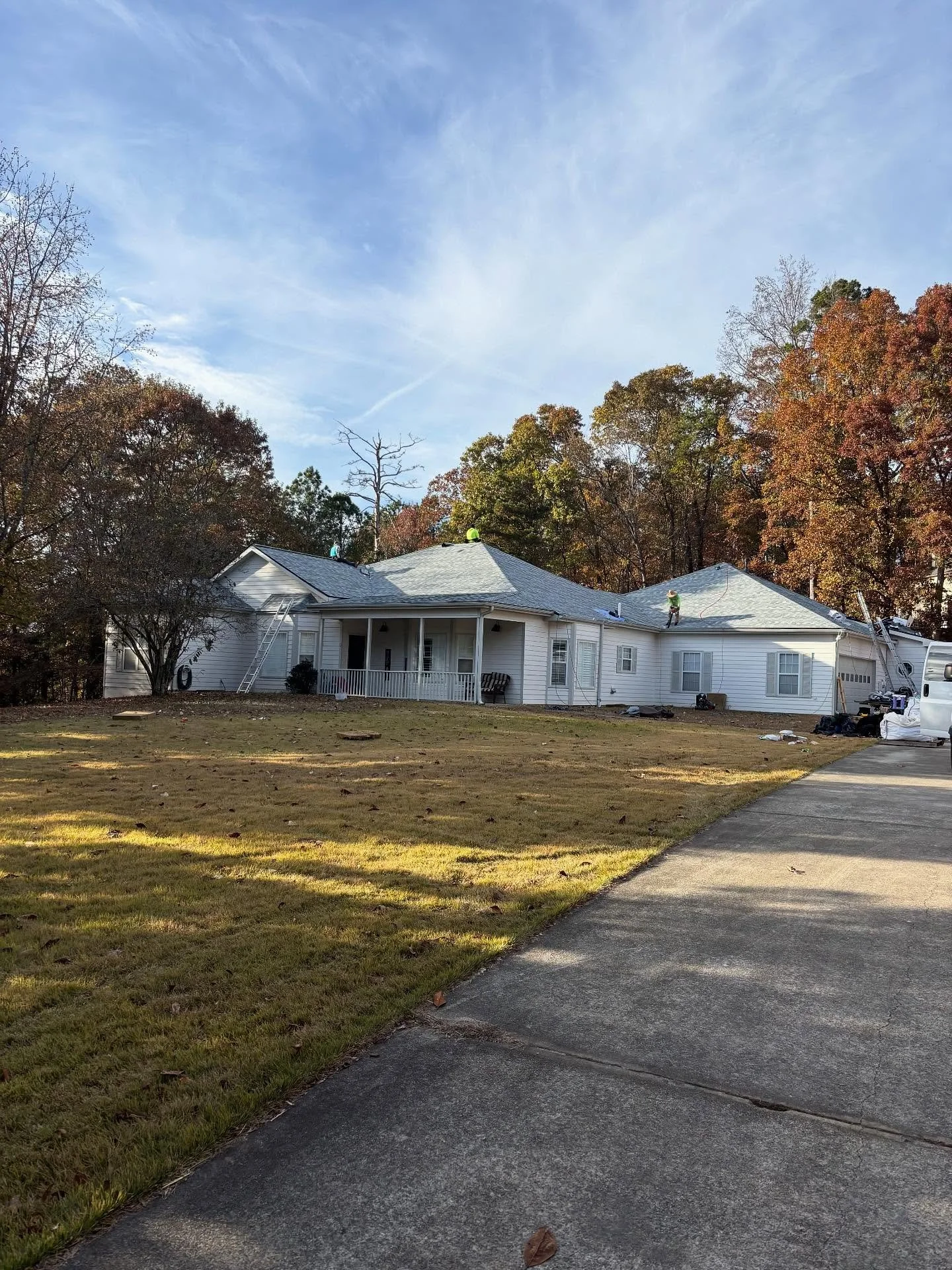 Roofing isn&rsquo;t just shingles, it&rsquo;s a complete protection system.
Every project starts with proper preparation and the right components: high-grade underlayment, ice &amp; water shield in all vulnerable areas, correctly installed pipe boots