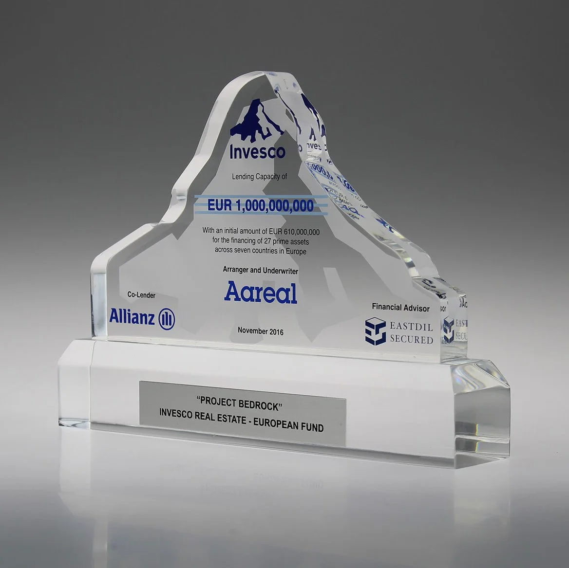 High quality custom financial tombstone  in crystal for Invesco by Bennett Awards