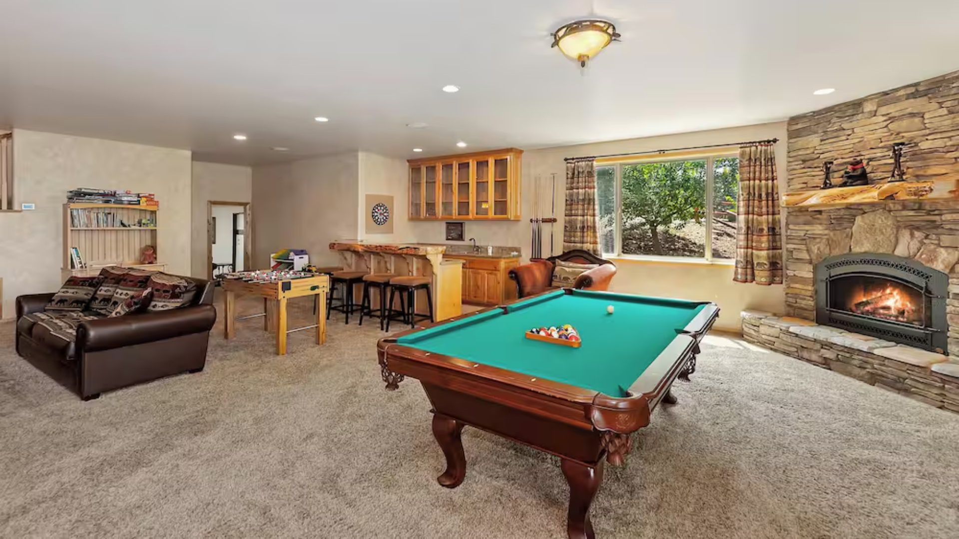 Shared Bedroom Twin Bed + Shared Bathroom ($675)