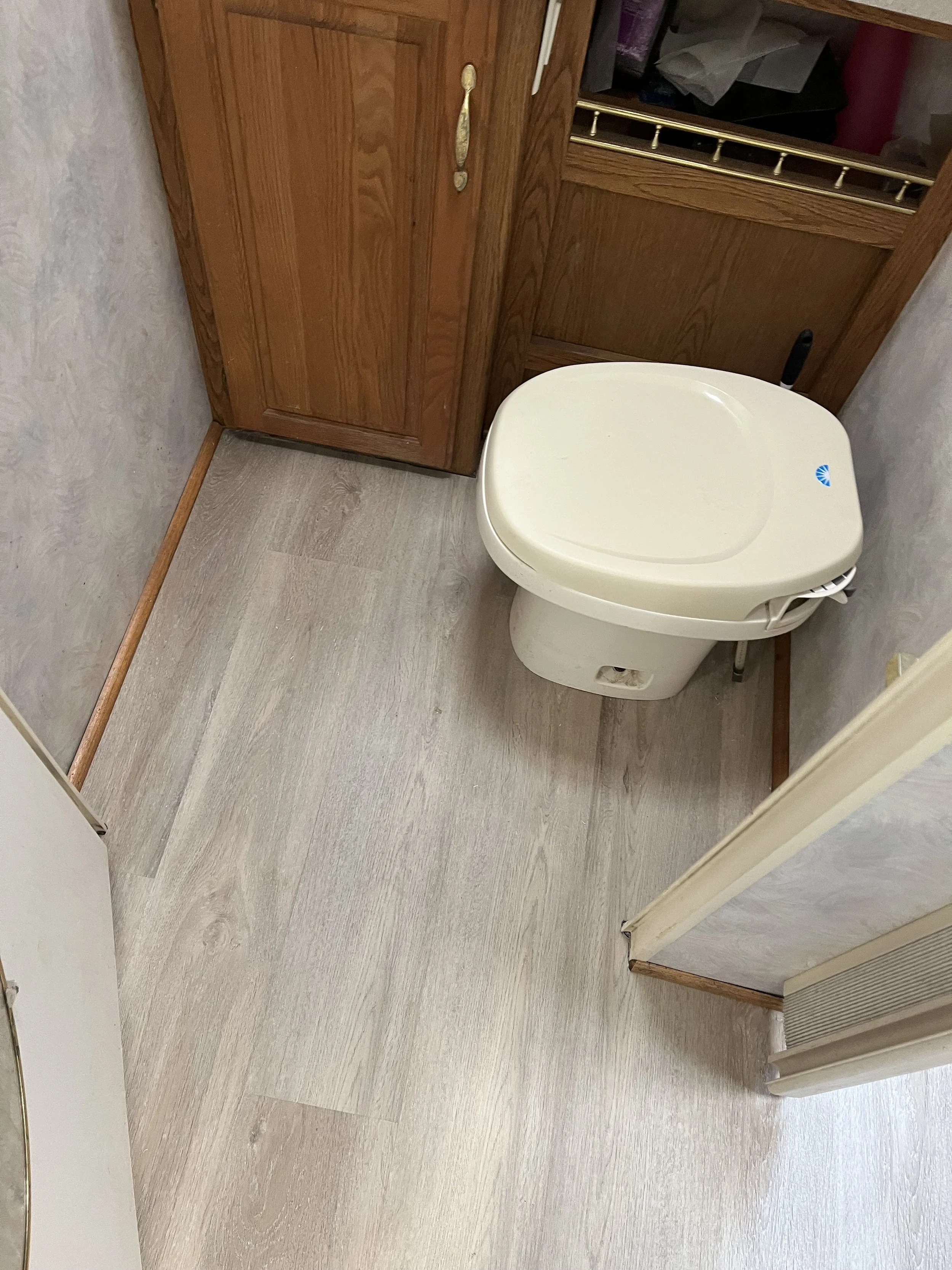 RV bathroom.jpg