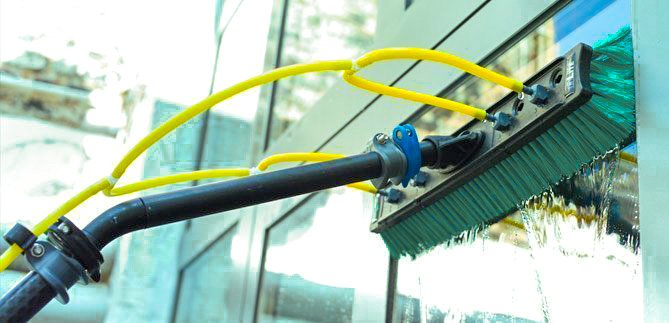 Revolusjonen innen Vindusvask: Hvorfor Vannrensebasert Vindusvask er Fremtiden