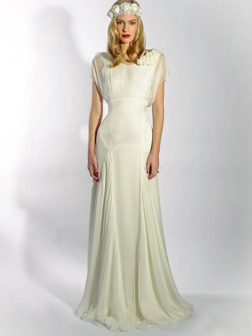 🩷Congratulations to any newly engaged at Christmas couples!🩷

Brides-to-be, if beautiful fabrics in flattering silhouettes all made just for you in London sounds like your thing then get in touch to visit our London boutique! 🫶🏻🫶🏻

📧 shop@bell