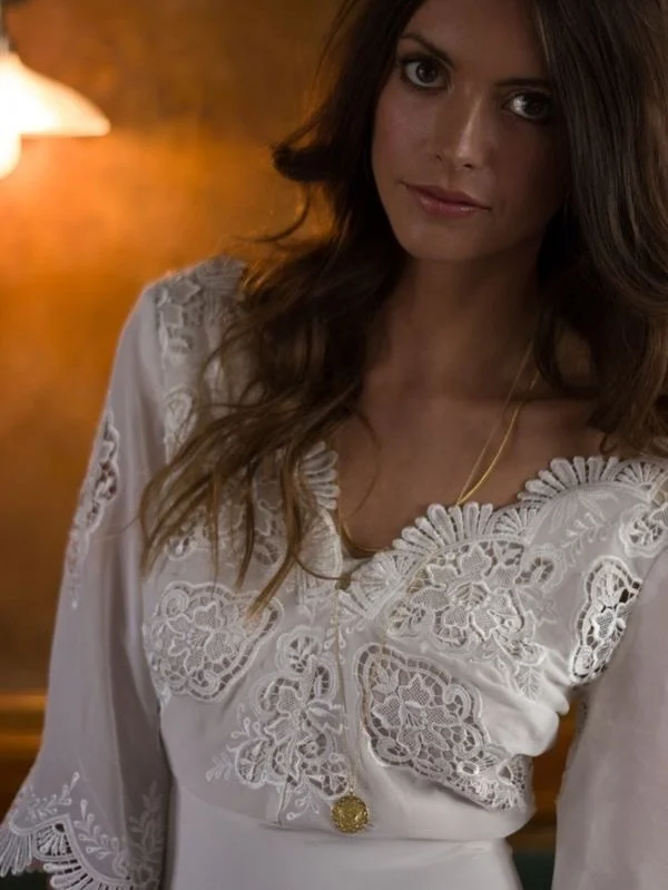 The Joni Dress🩷 Inspired by the effortless beauty of the 70s&mdash;delicate details, free-spirited elegance, and a stunning silhouette 💕

#70sBride #BohoBride #VintageWeddingDress #RetroBride #bohemianweddingdress