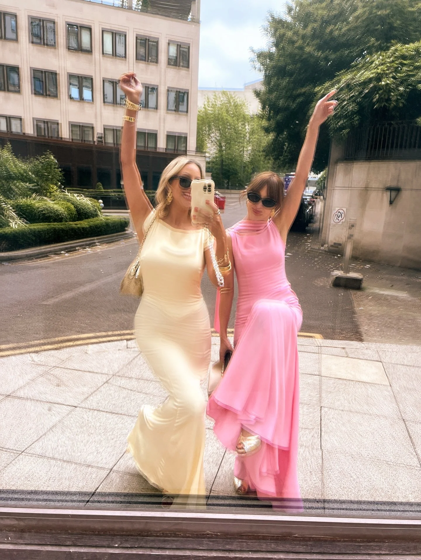 🩷💛 Designers Alice &amp; Hannah wearing custom Willow &amp; Petal Dresses to this years BAFTAs. Drop us a line if you are looking for a colourful wedding dress or a gown for a special occasion!

💌 shop@belleandbunty.co.uk

#colourfulweddingdress #