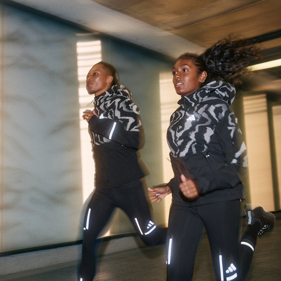SS25_MODULAR_RUNNING_ULTIMATEREFLECTIVE_ST_GROUP_Q1_OF01M&OF01W_0385-V1-R3-min.jpg