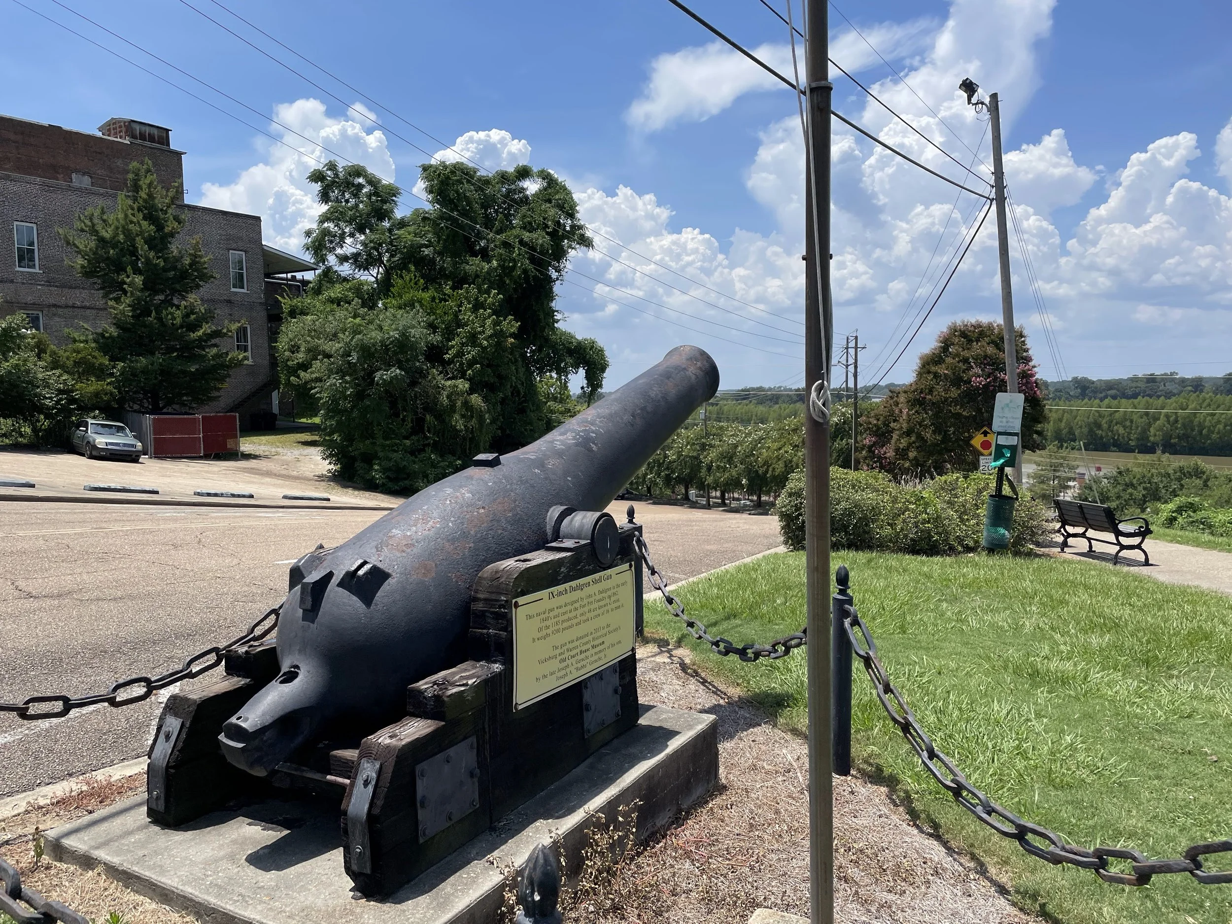 US Navy 9-Inch Dahlgren in Downtown Vicksburg