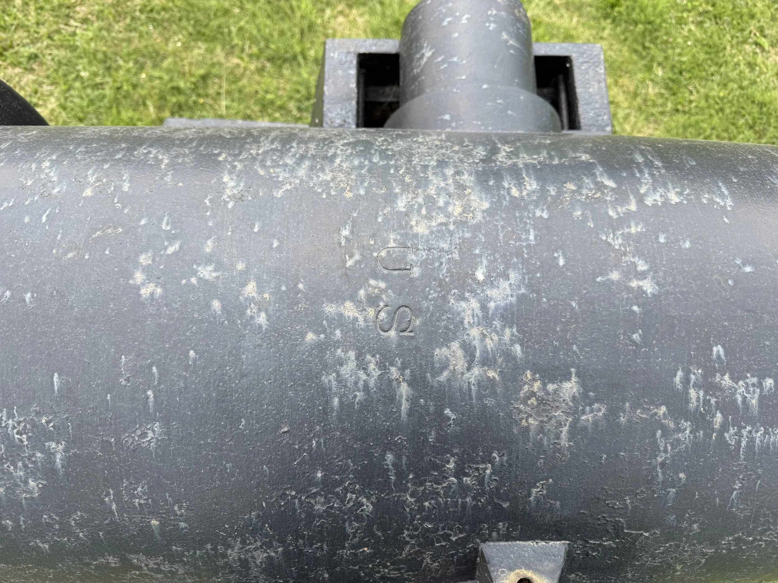 "US" stamped above the trunnions