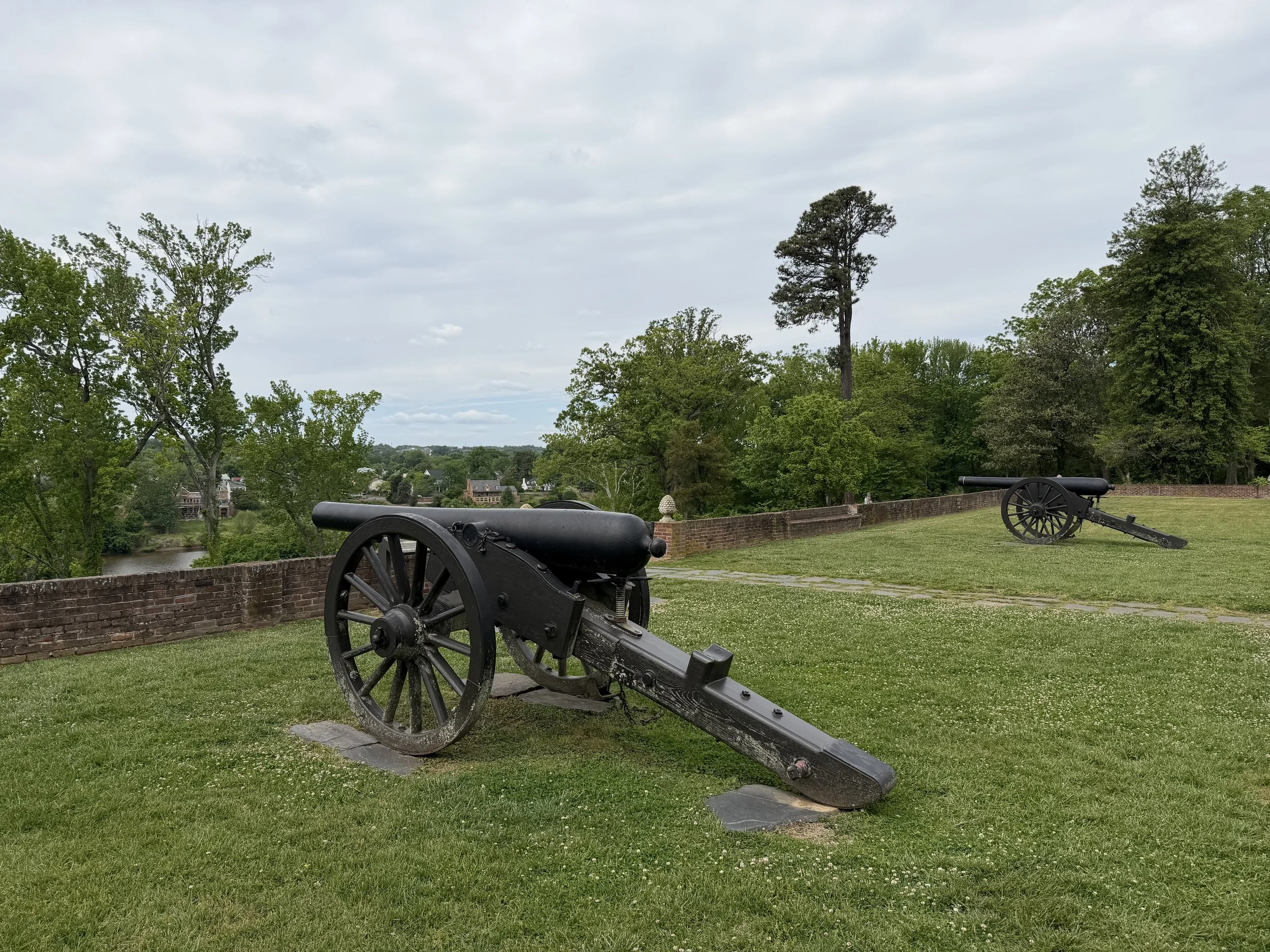 Two US Army 4.5-Inch Siege Rifles are displayed at Chatham Manor on the Rappahannock River across from Fredericksburg