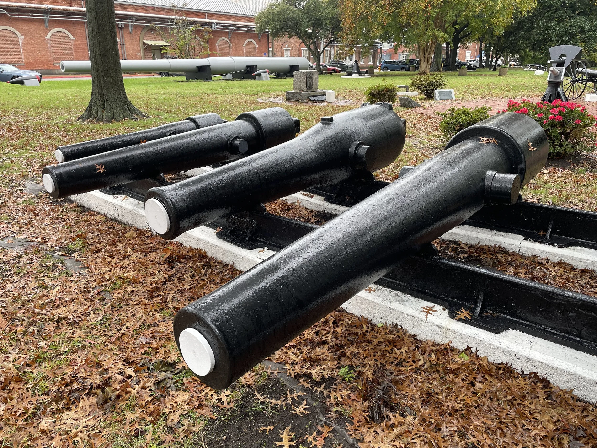 9-Inch Dahlgren Number 887 is seen between a 60-Pounder Parrott (left) and 100-Pounder Parrott (right).