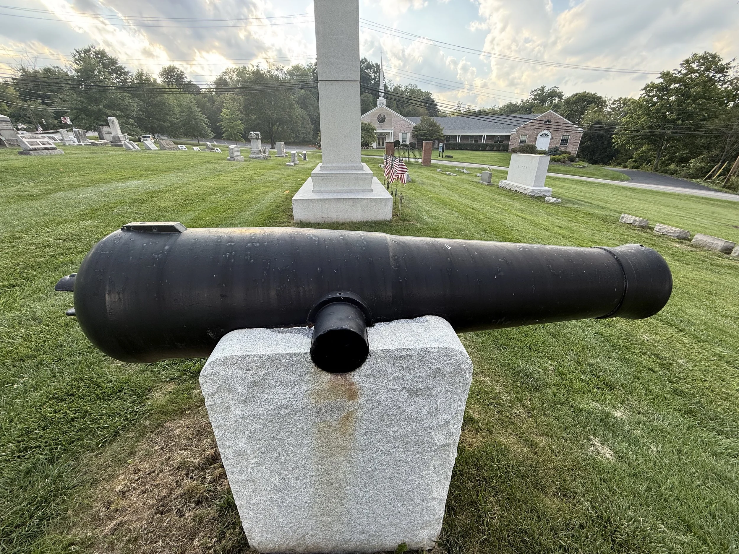 US Navy 32-Pounder of 27 Hundredweight Number 85 in Plum Creek Cemetery outside of Pittsburg, Pennsylvania