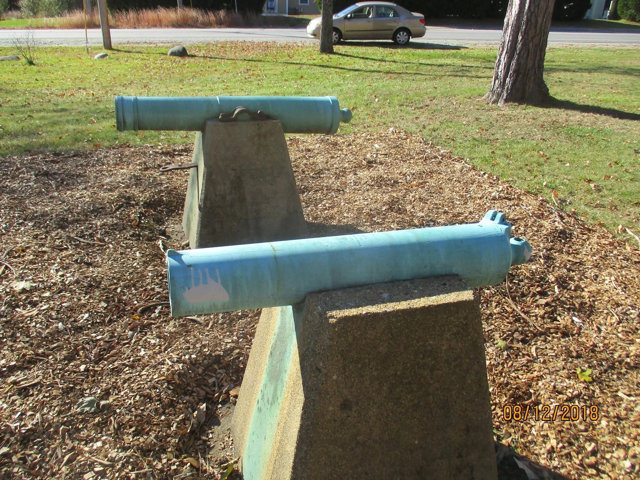 A 12-Pounder Boat Howitzer (Small) and a 12-Pounder Field Howitzer, Pattern 1841, are displayed in Pembroke, New Hampshire.  Photo by Larry Emm