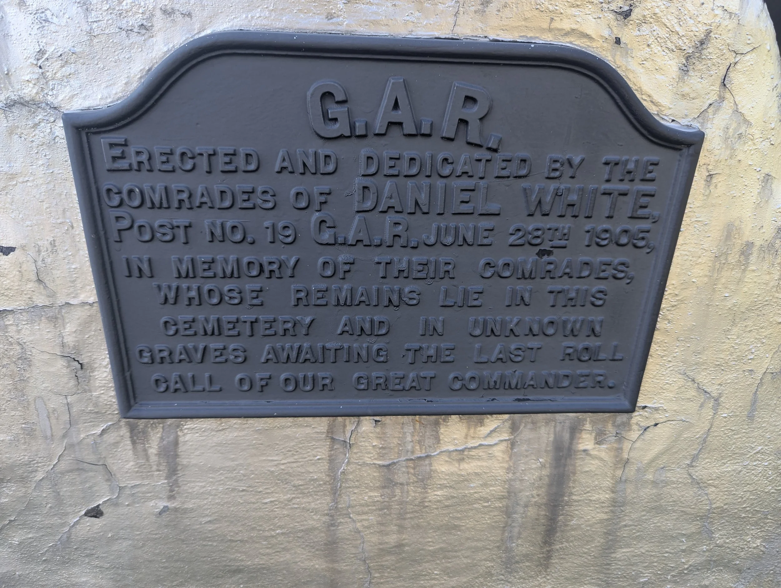Plaque noting the dedication by the Daniel White Post 19, Grand Army of the Republic, in 1905