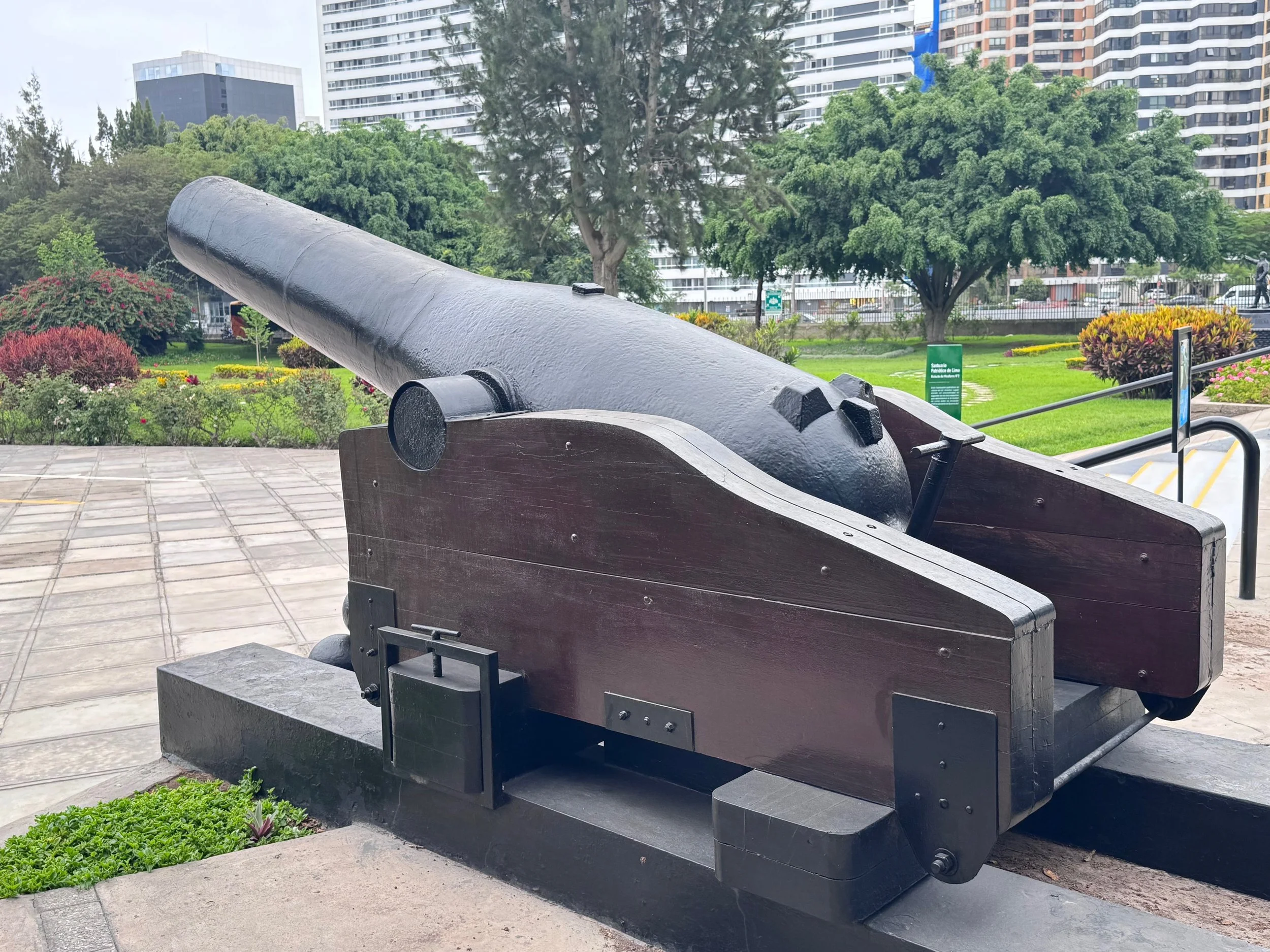 11-Inch Dahlgren in Miraflores, Peru