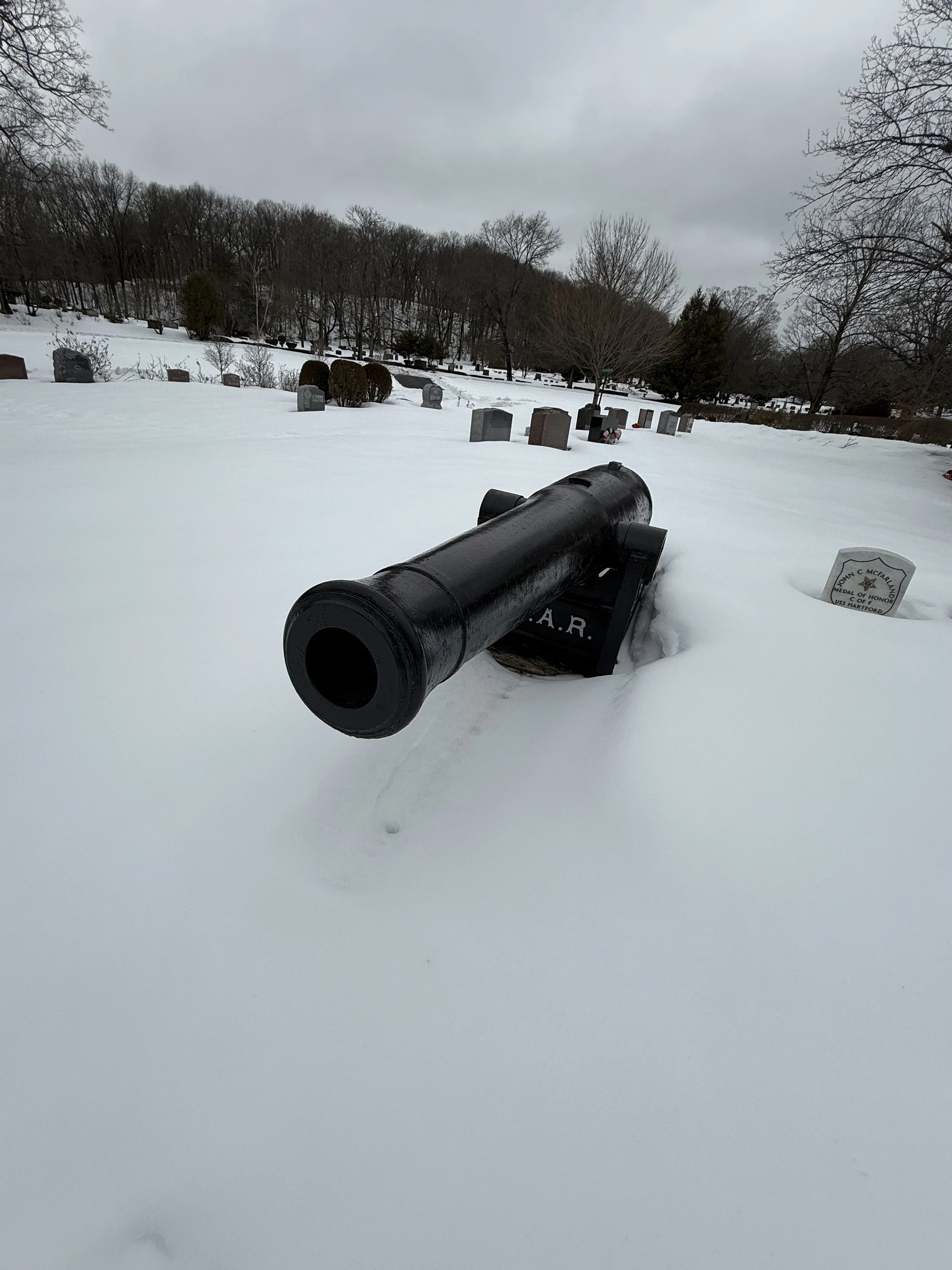 US Navy 32-Pounder 51 Cwt Number 83 in the snow