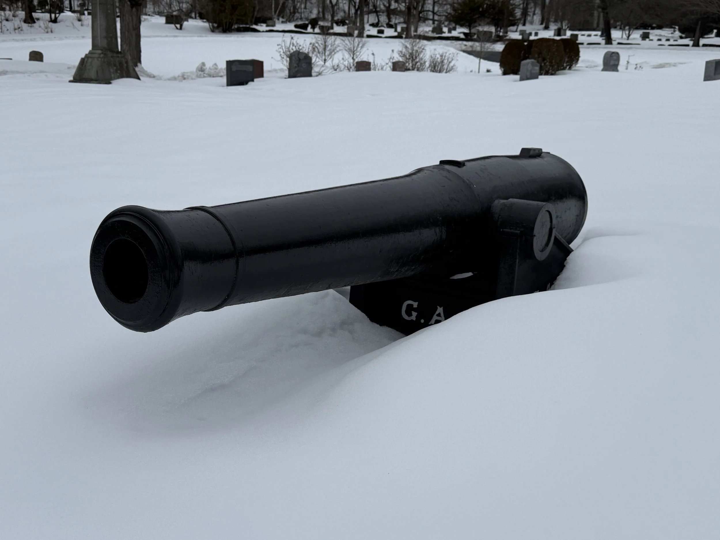US Navy 32-Pounder 51 Cwt Number 82 in the snow