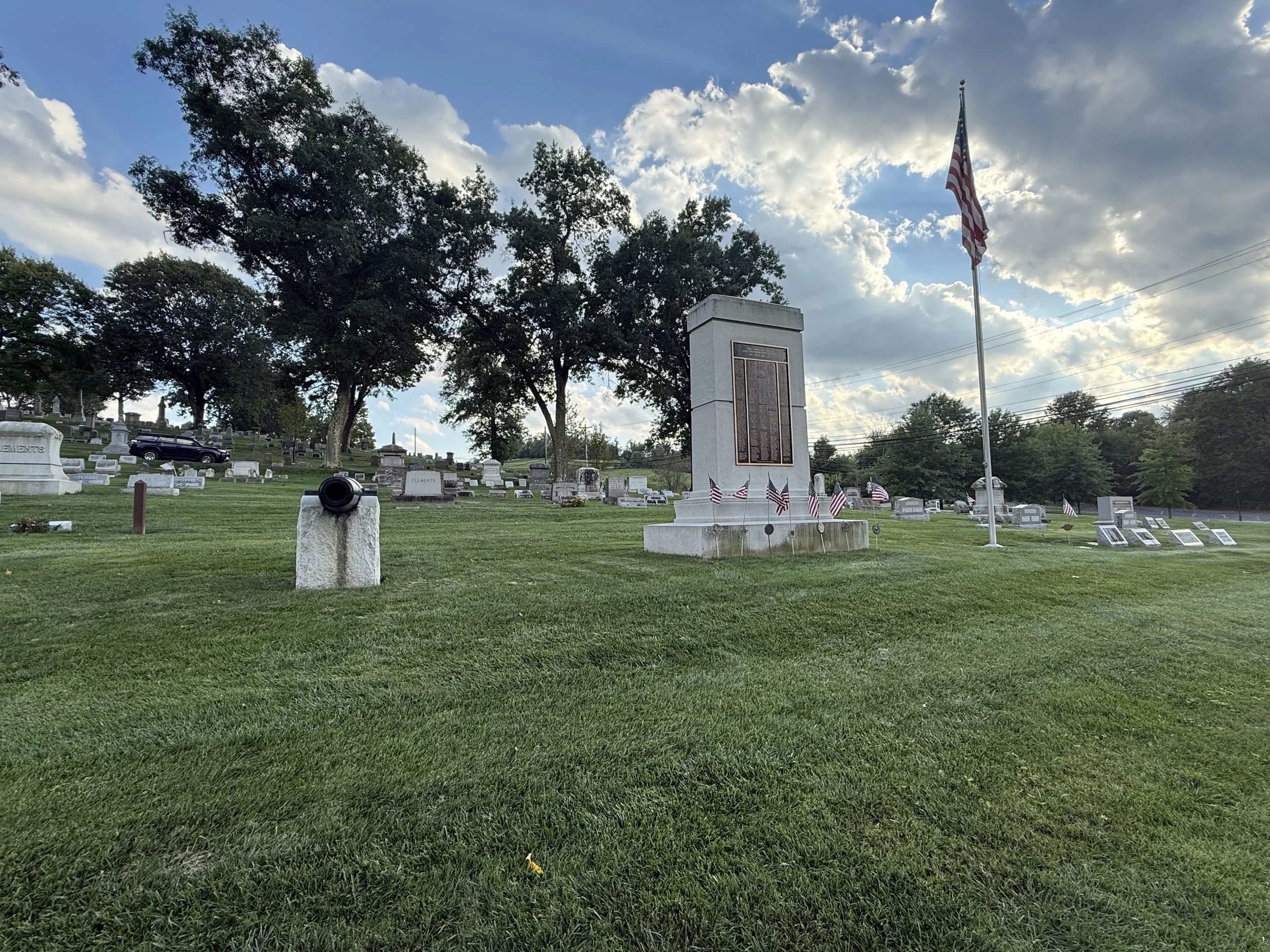 US Navy 32-Pounder of 27 Hundredweight Number 85 in Plum Creek Cemetery outside of Pittsburg, Pennsylvania