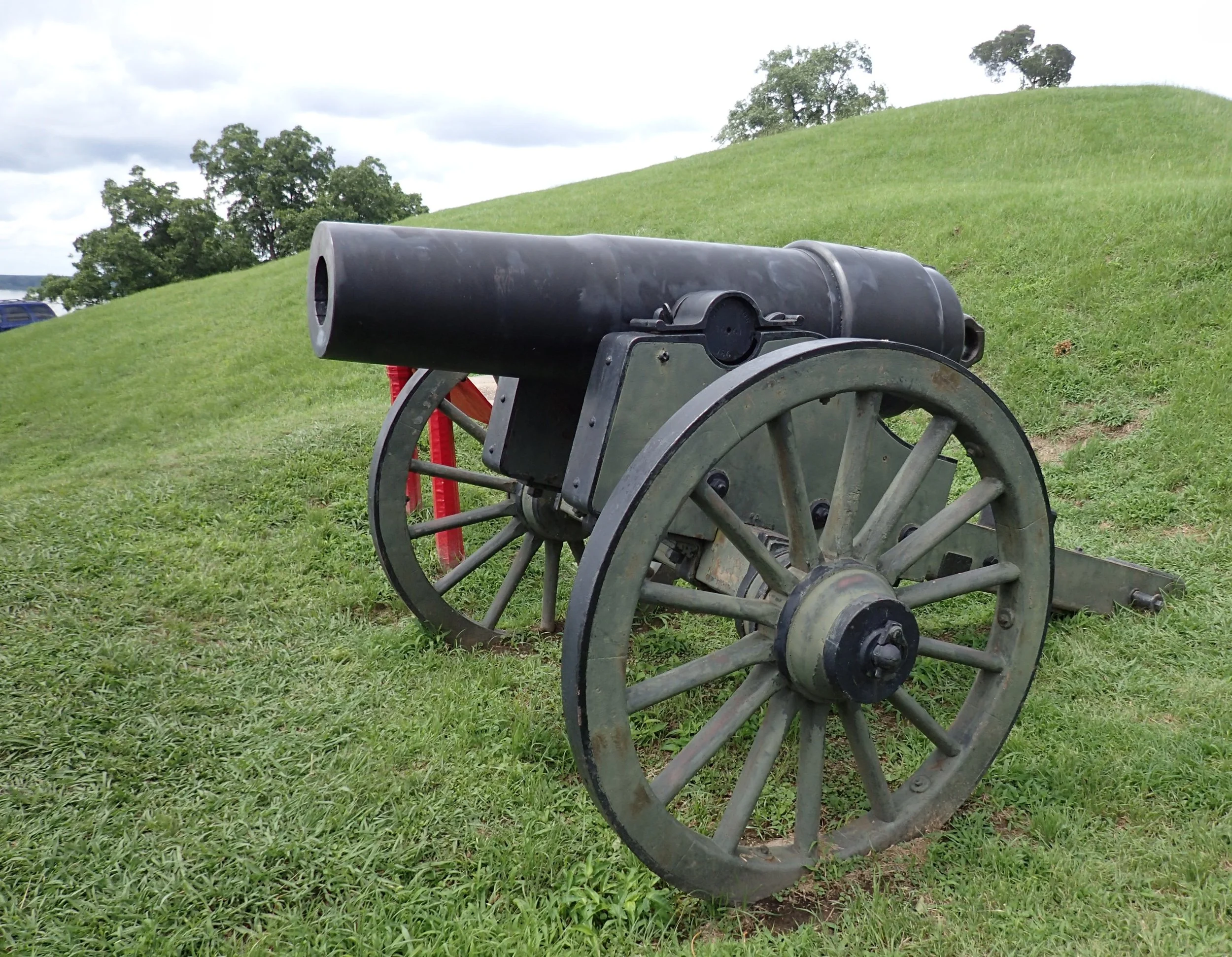 The “Widow Blakely” , a heavy cannon on  a field carriage, is displayed at Vicksburg National Military Park