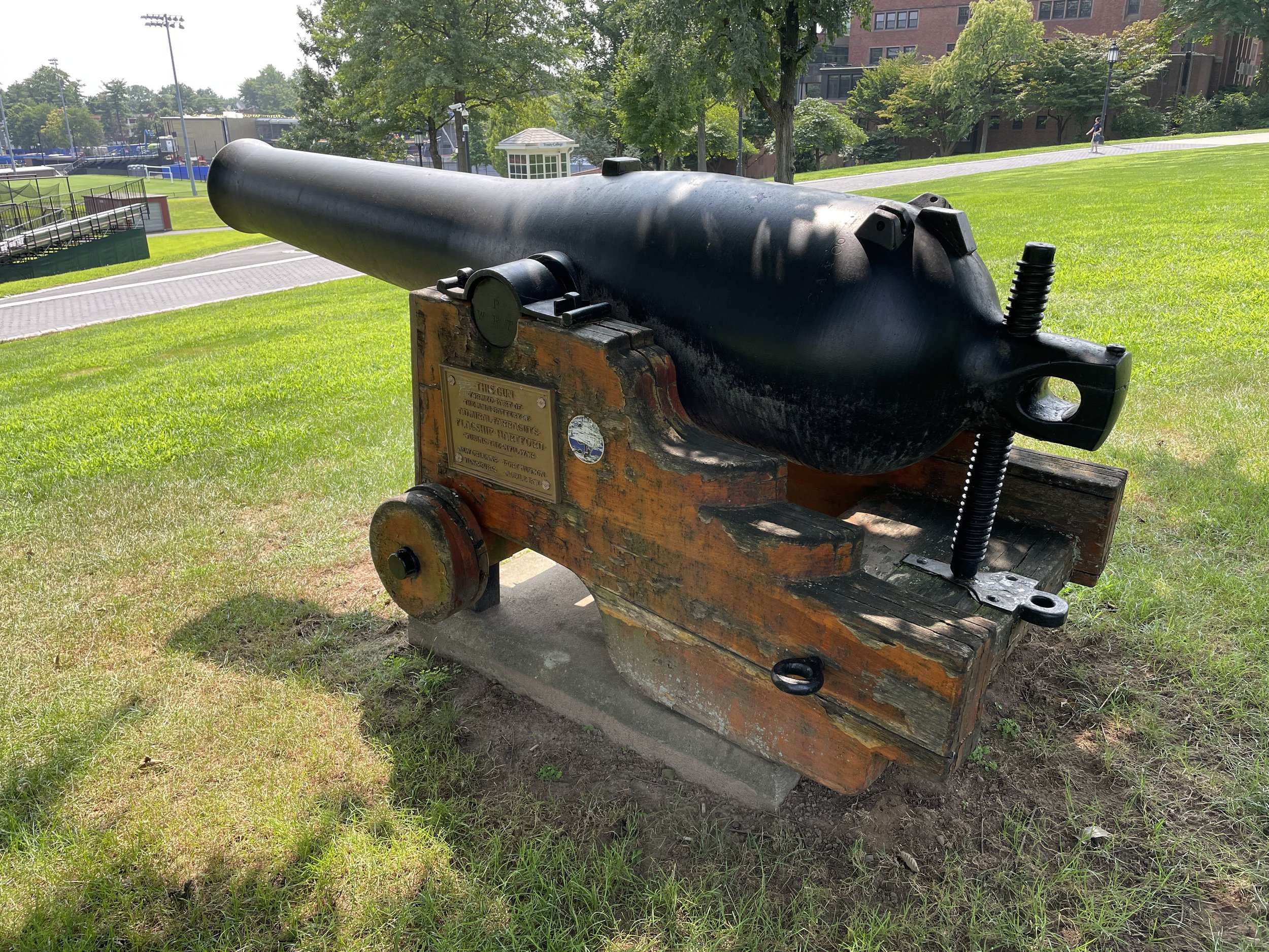9-Inch Dahlgren Number 248 in Hartford, Connecticut shows the original long trunnions for use on a wooden carriage.