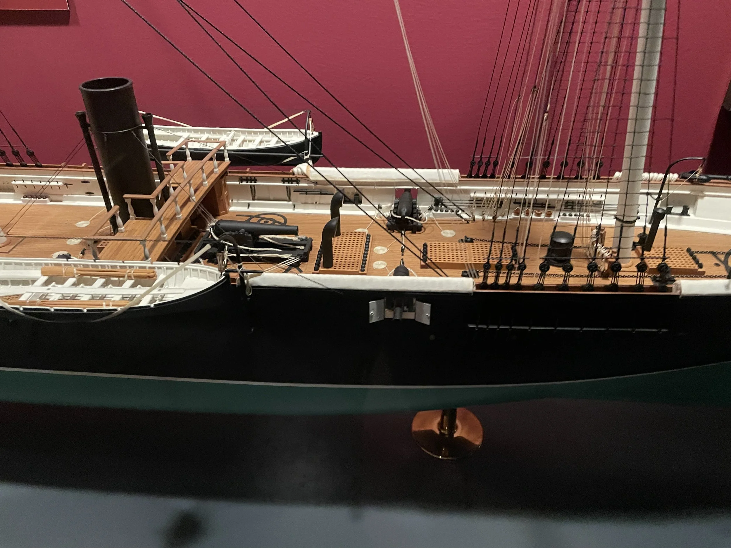 Detail photo of the Mariners’ Museum model of CSS Alabama showing the amidships section.
