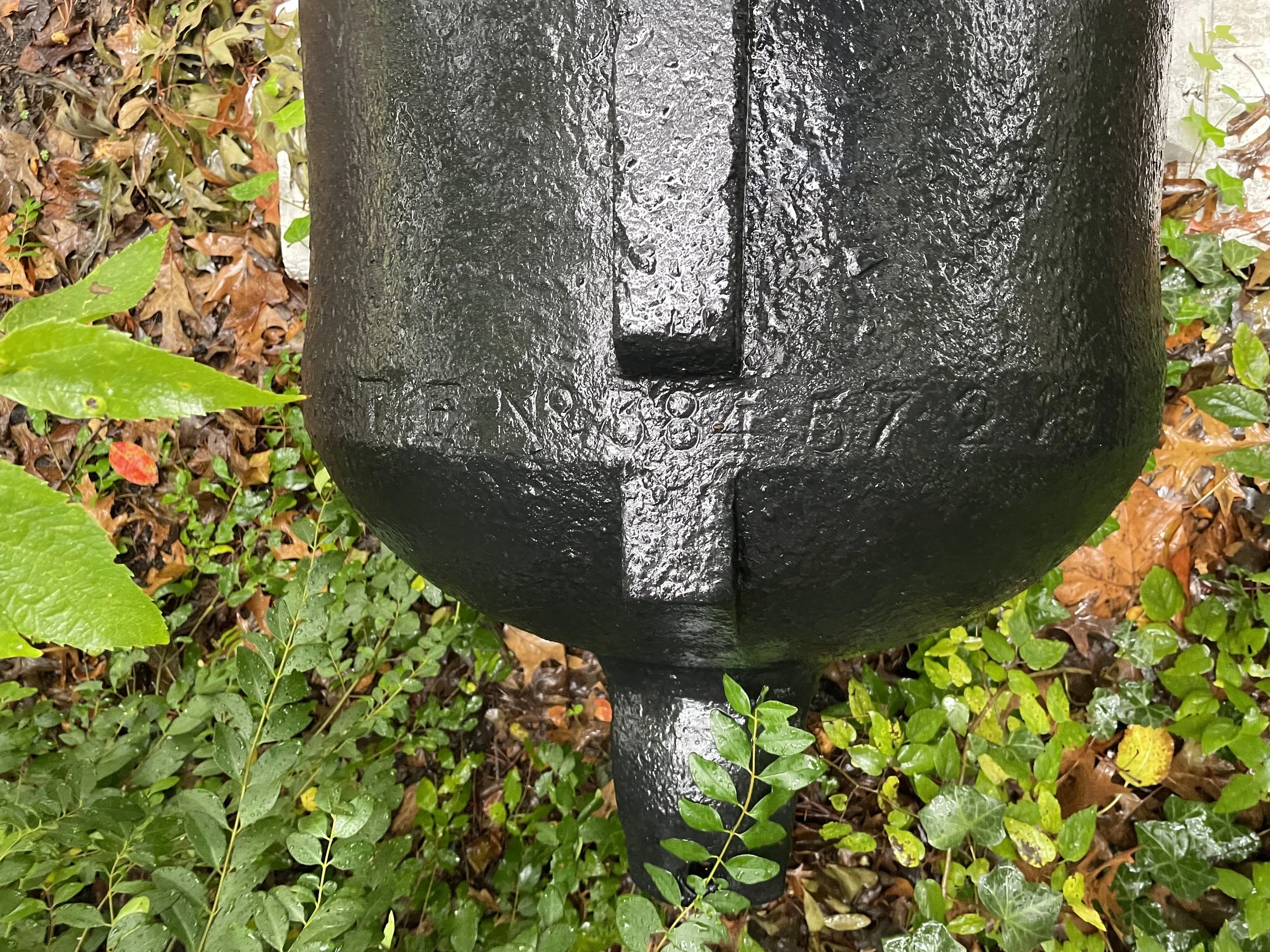 Number 384 shows “T.F.” for Tredegar Foundry, Registry Number 384, and the weight of 57-2-18 stamped on the breech.