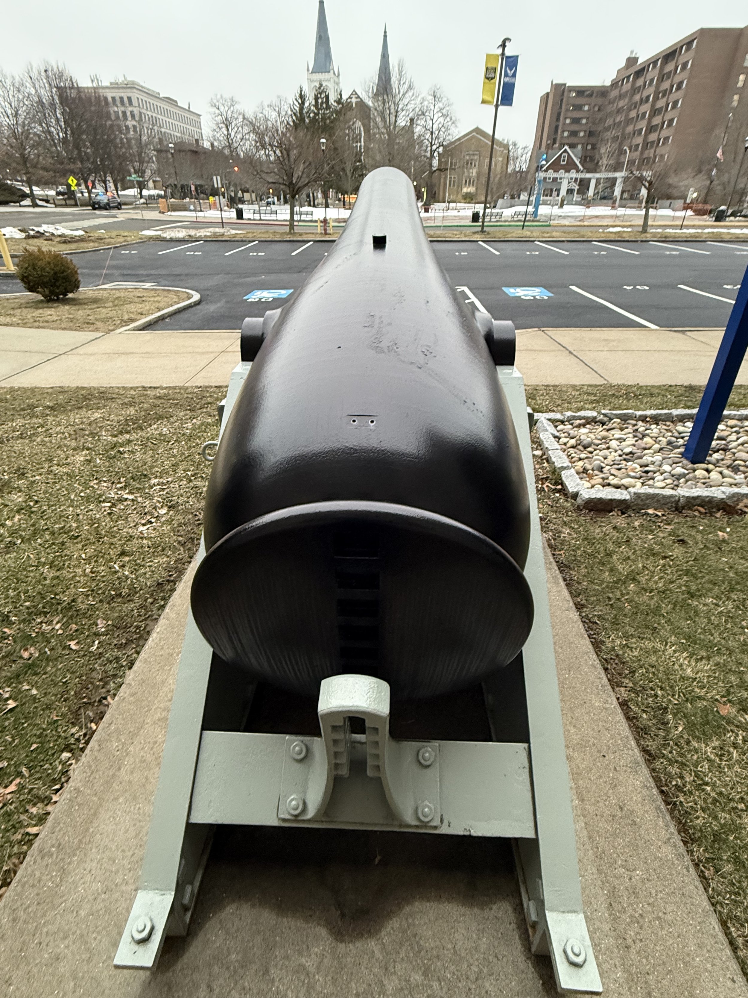 The oval shaped sockets in the breech of the Rodman and the post used for elevation levers can be seen in this photo.