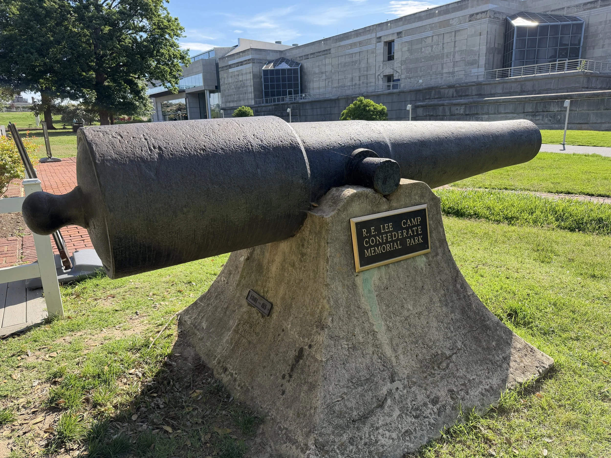 A US Army 42-Pounder, Pattern 1845, which was banded and rifled by the Confederates is displayed in front of the Confederate Memorial Chapel in Richmond, Virginia