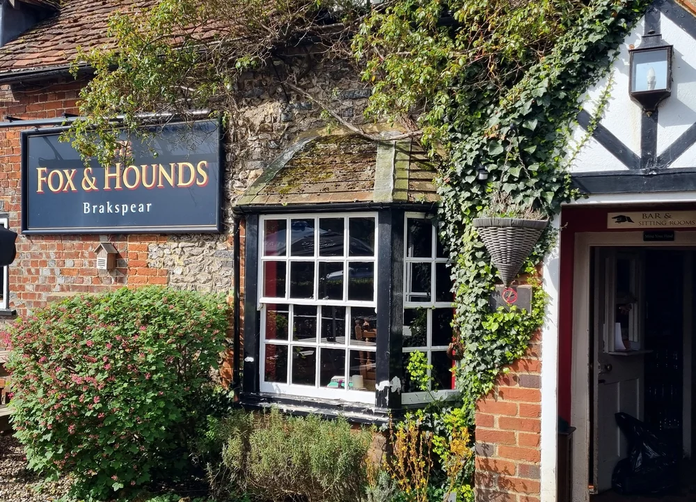 foxandhoundschristmascommon.com