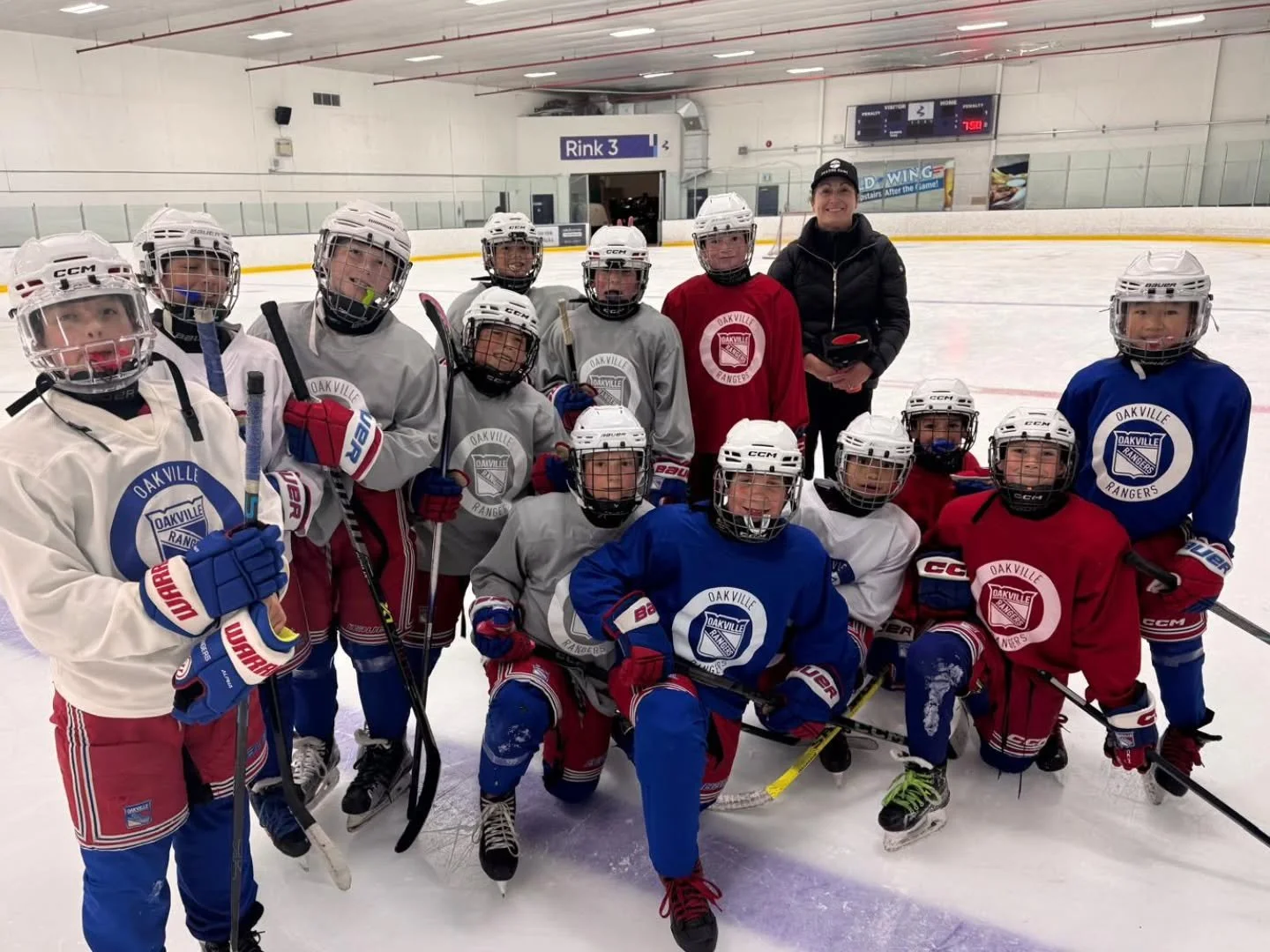 🌅 Wednesday Mornings with the @oakvillerangersu12b_2014s Squad! 🏒 ⛸️ 

Early starts, big energy, and non-stop hustle from these legends.

Proud of the effort and attitude every single week 💪🔥 #U12B #Teamwork #MorningGrind #FutureStars #WednesdayW