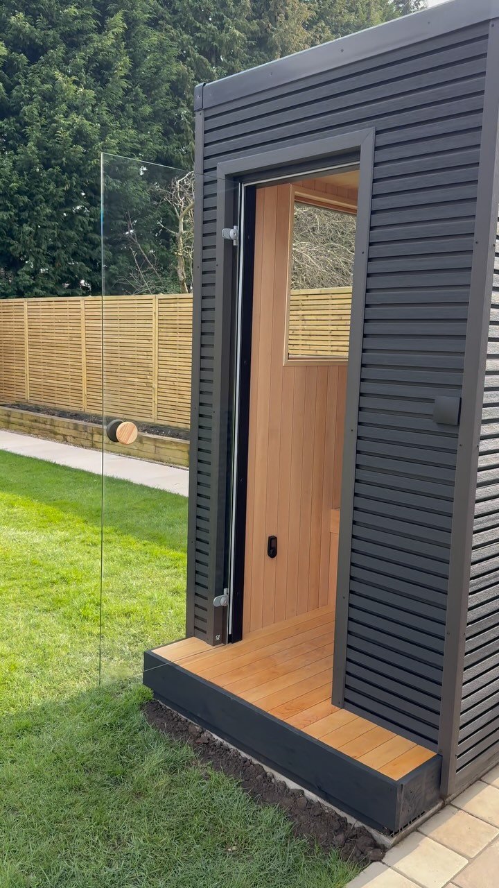 Blending tradition with modern elegance. This bespoke sauna seamlessly matches its surroundings with a striking contrast in cladding while keeping its traditional feel at heart—crafted for quality, built to last. A timeless design to be enjoyed