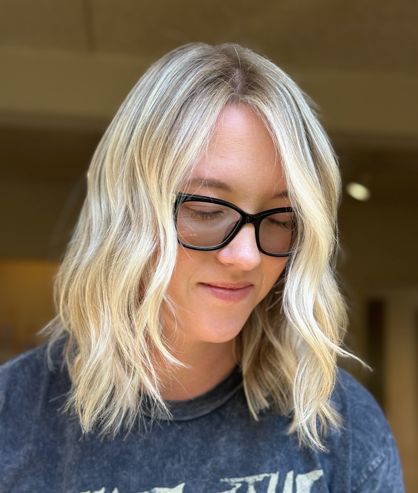 ✨ Embracing Spring with Buttery Blondes! 🌼✨ Delighted to unveil this stunning transformation for my lovely guest in a serene and loving atmosphere. 🌸💇&zwj;♀️ Let&rsquo;s welcome the season with fresh hues and chic cuts! If you&rsquo;re ready to bl