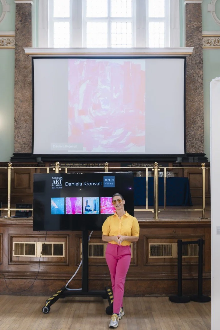 London WIA-541 (Medium).jpg